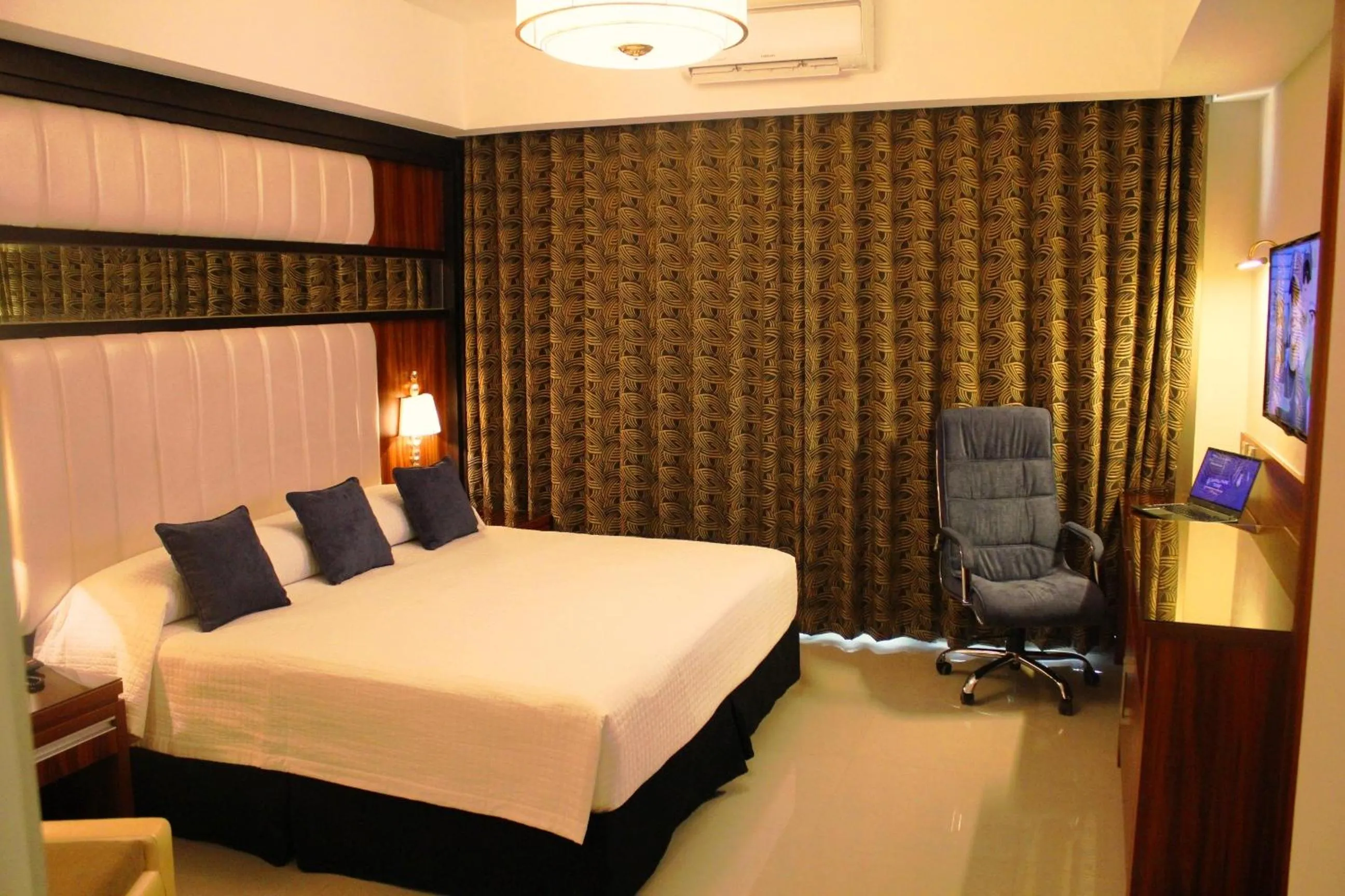 Crown Executive Plus in Central Park Tower Resort