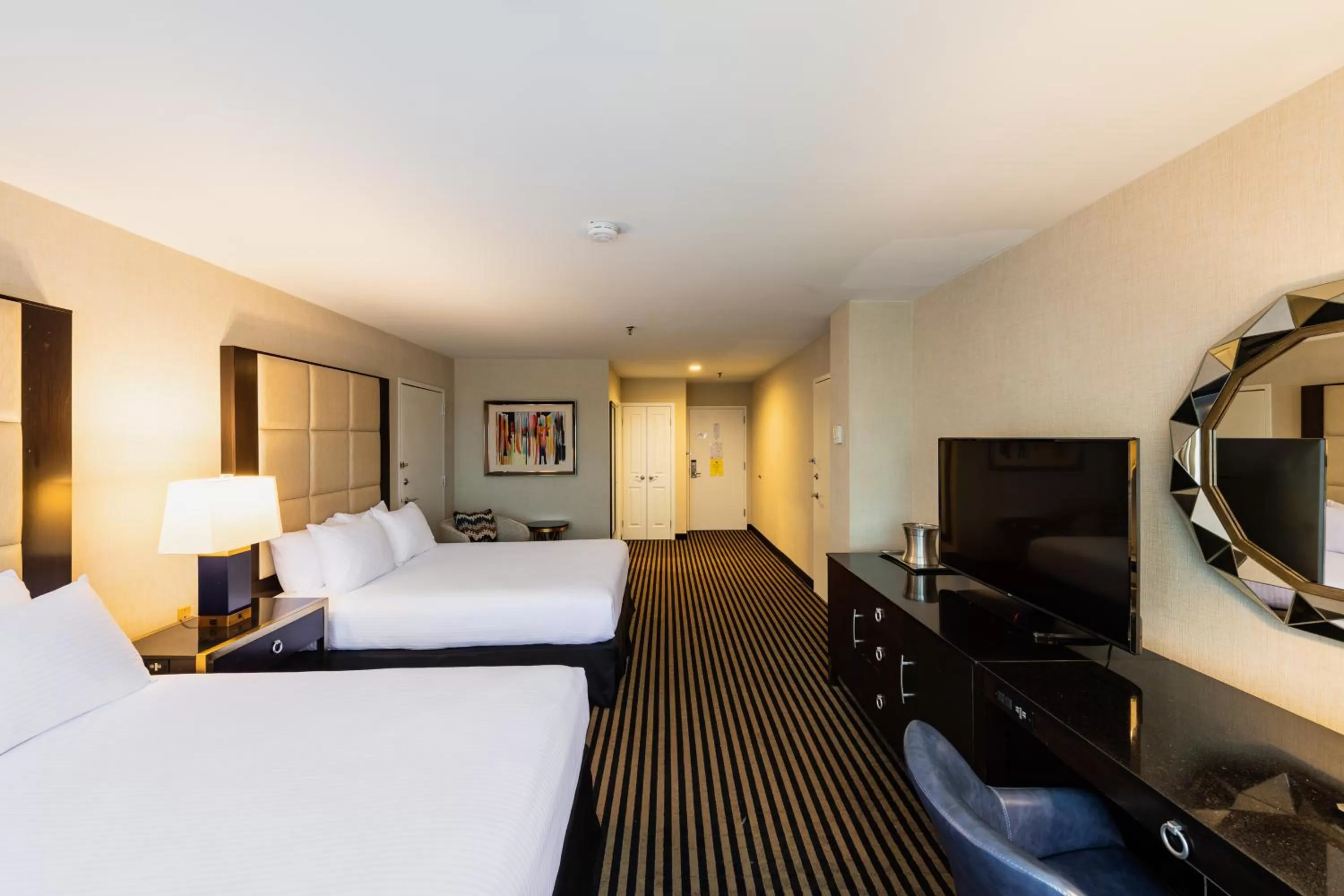 Queen Room with Two Queen Beds in APA Hotel Woodbridge