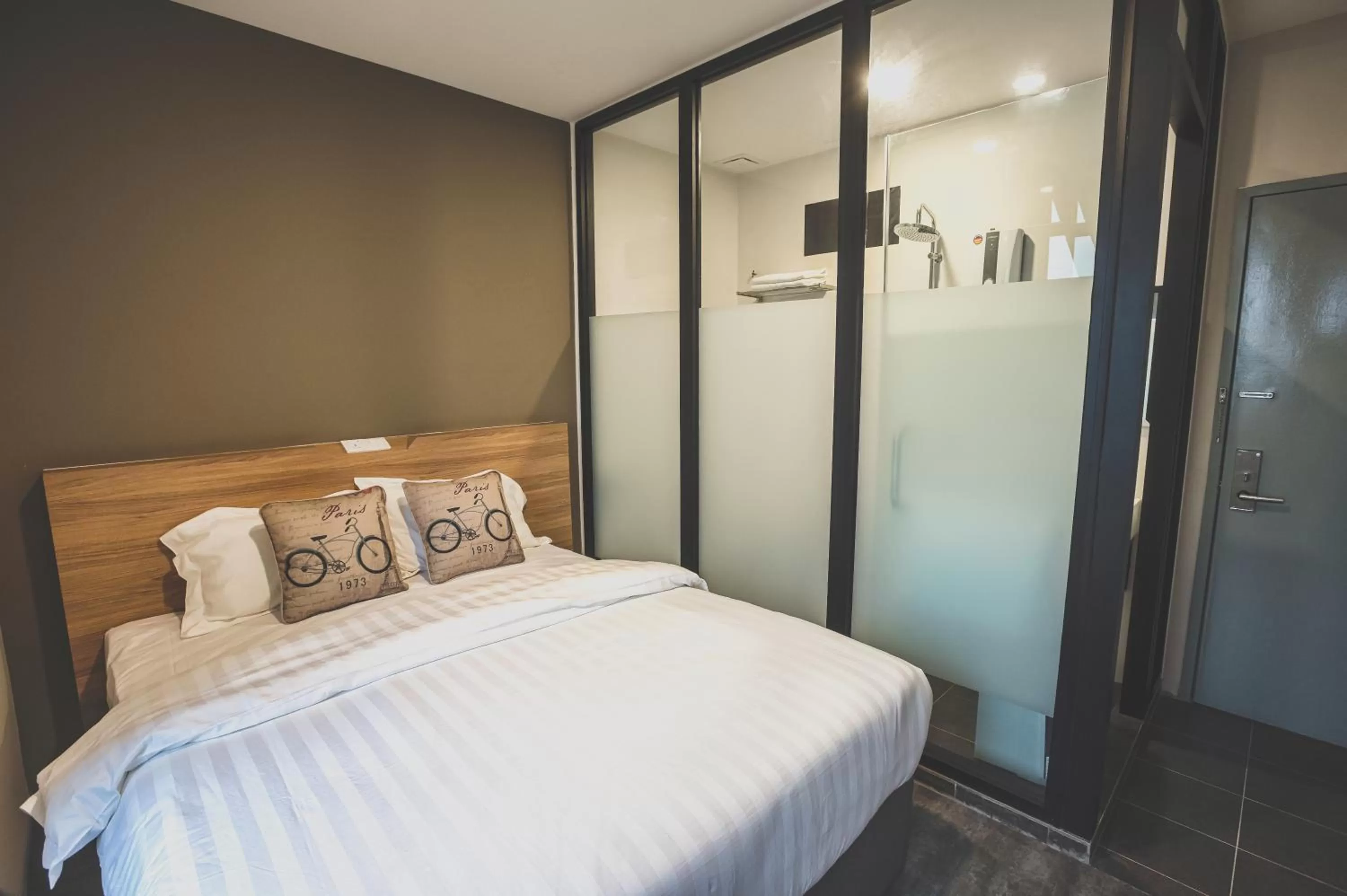 Deluxe Queen Room in V3 Hotel & Residence Seri Alam