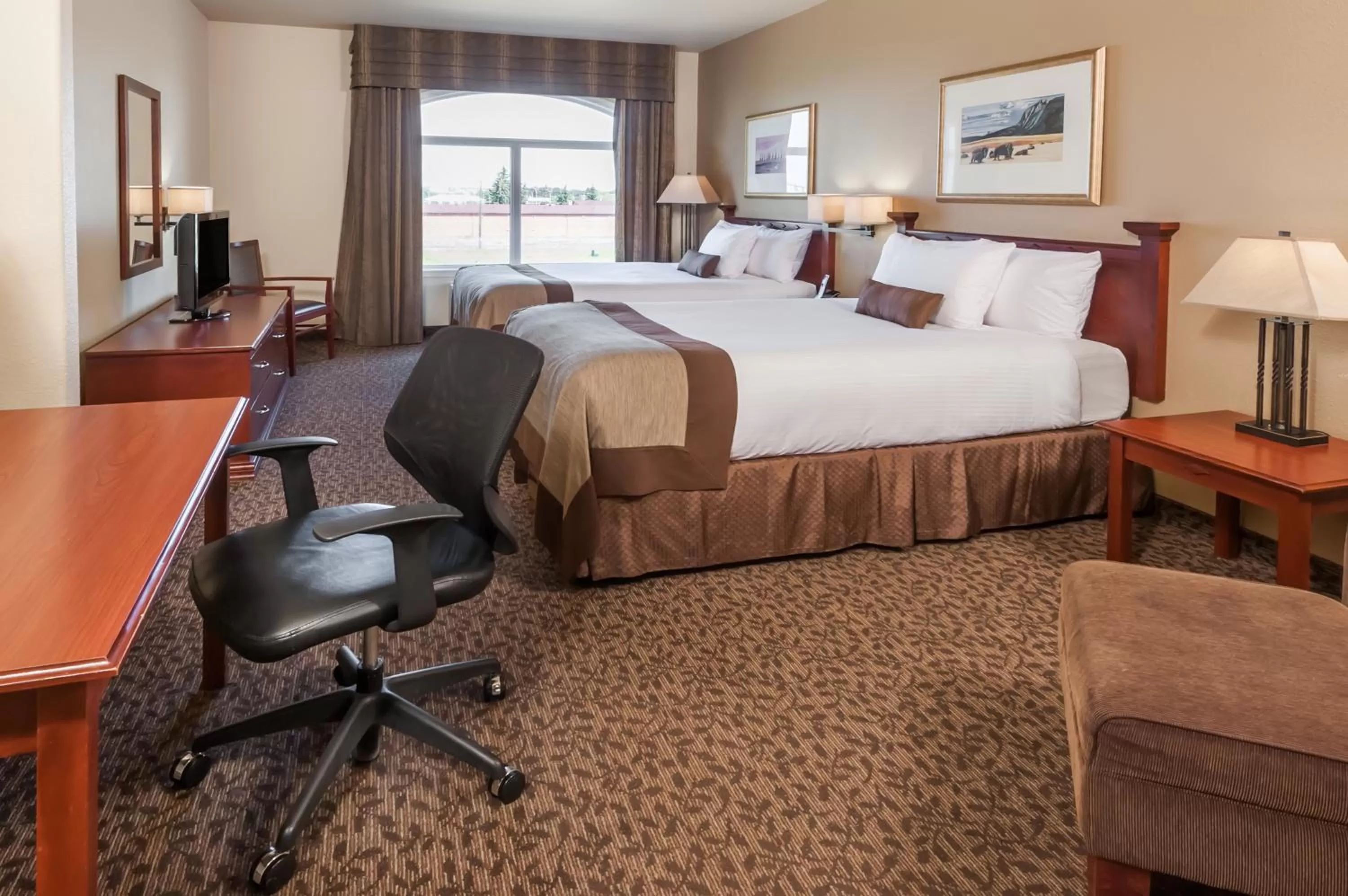 Queen Room with Two Queen Beds in Wingate by Wyndham - Edmonton West