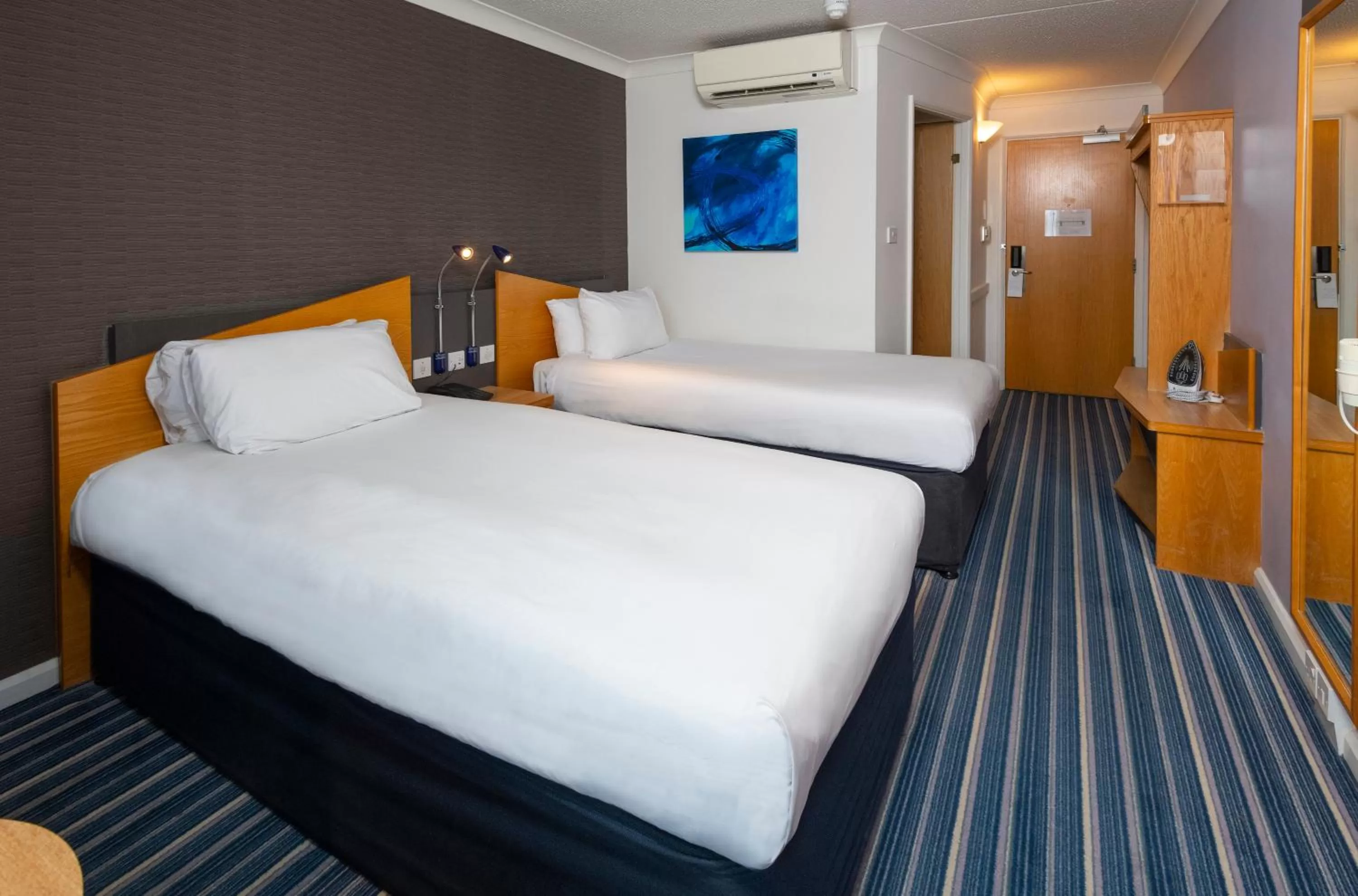 Standard Twin Room with Free Hot Breakfast in Holiday Inn Express Bristol Filton by IHG