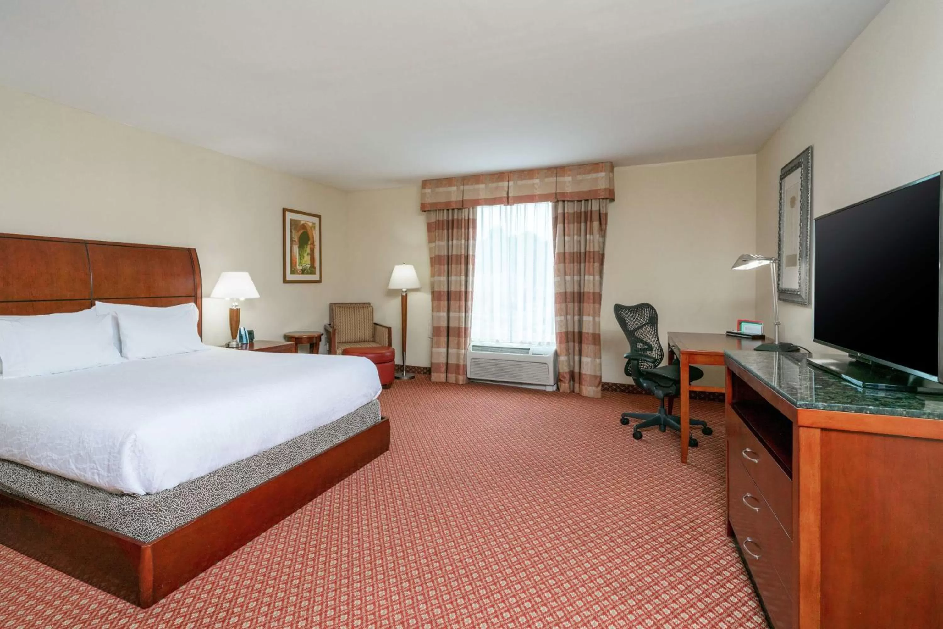 Deluxe King Room with Whirlpool Bath in Hilton Garden Inn Morgantown
