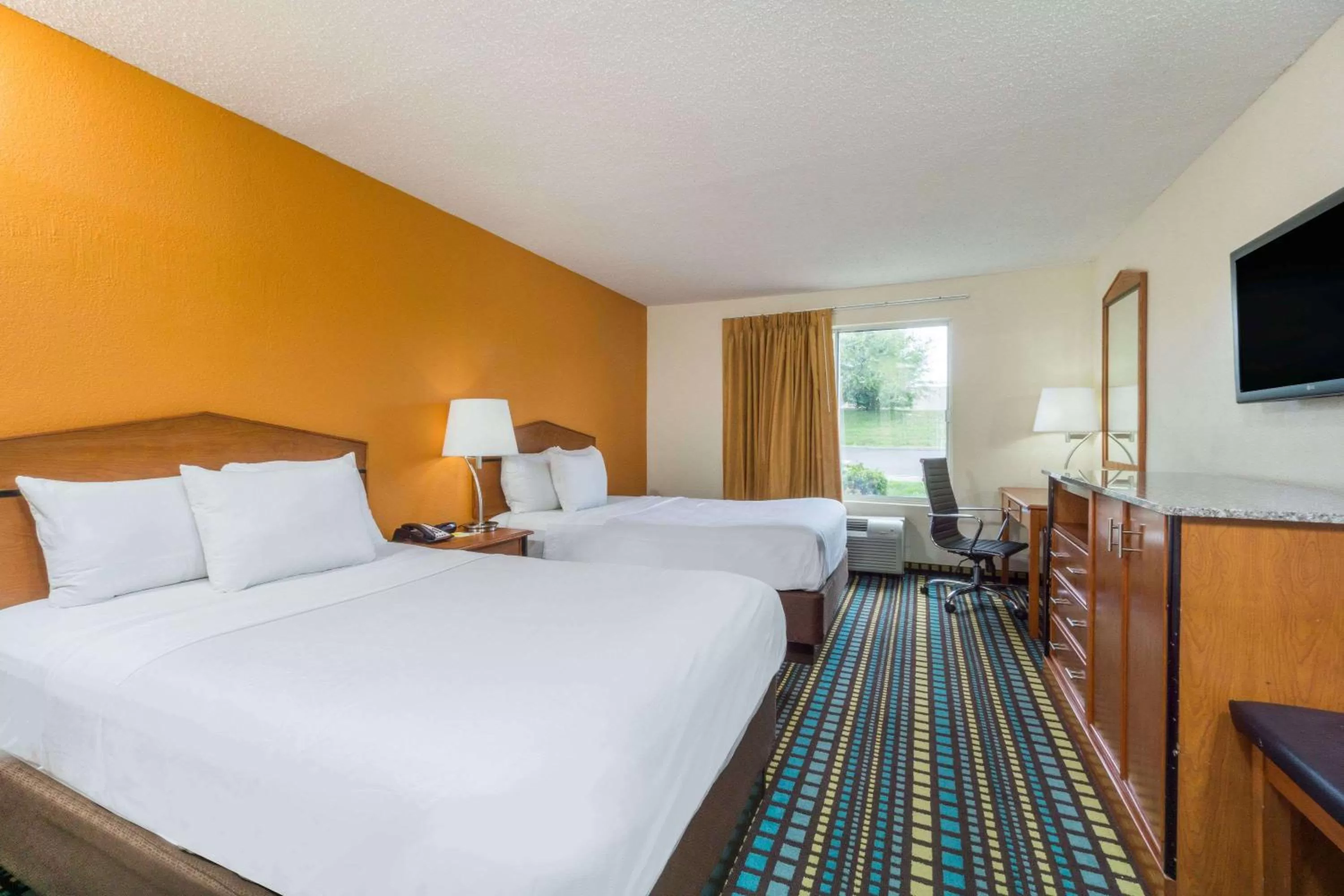 Standard Double Room with Two Double Beds - Smoking in Days Inn by Wyndham Florence Cincinnati Area