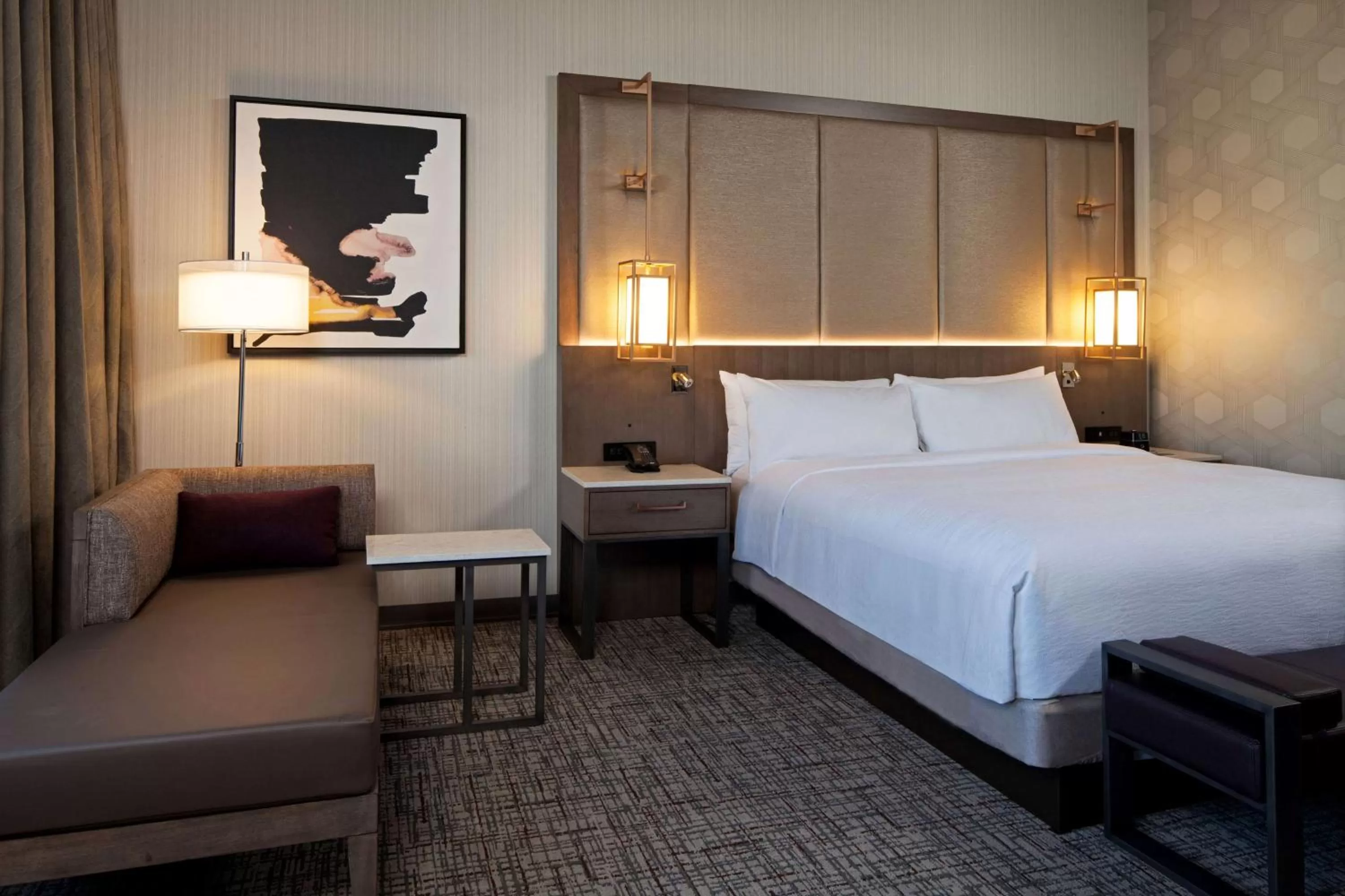 Deluxe King Room in H Hotel Los Angeles, Curio Collection By Hilton