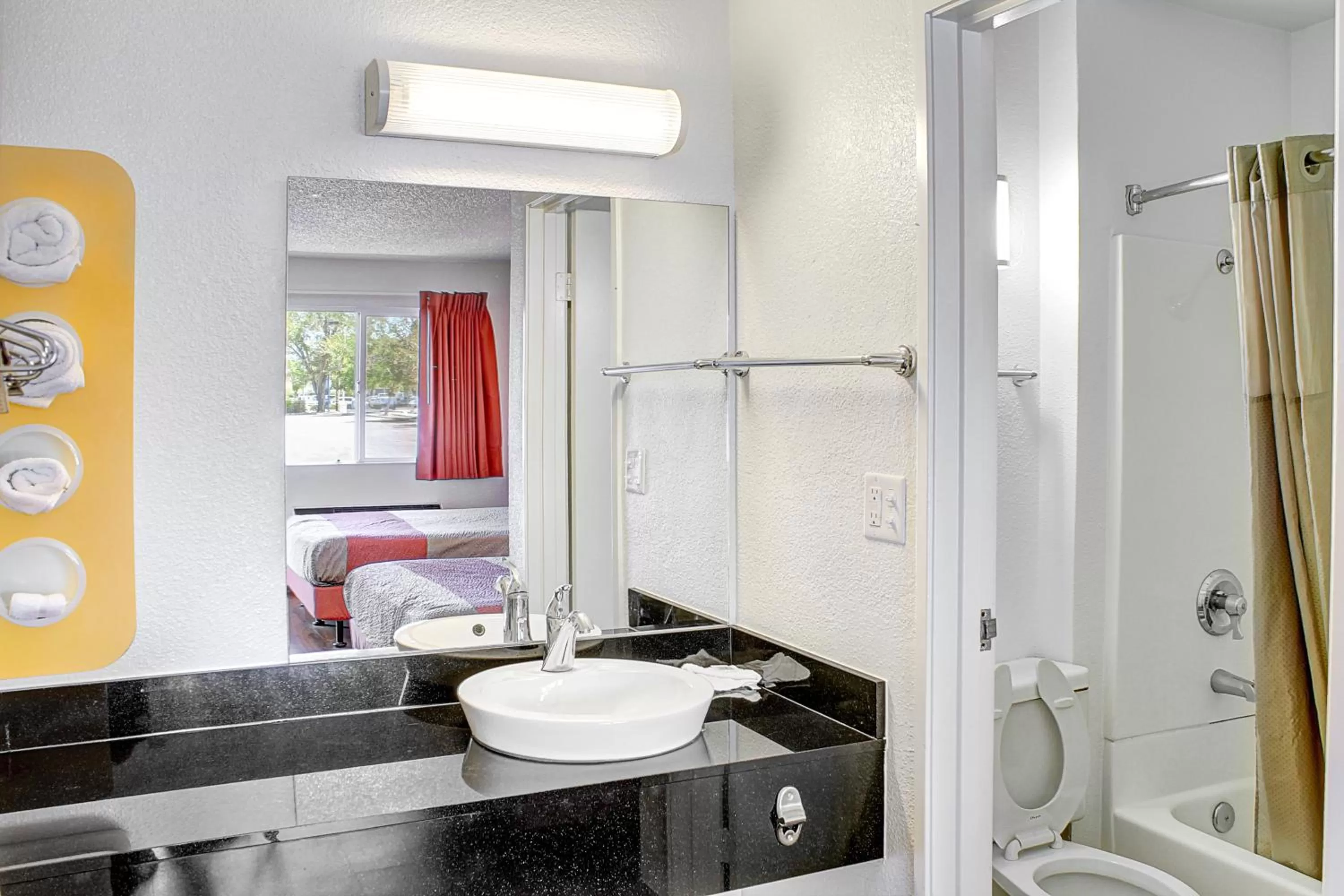 Deluxe Queen Room in Motel 6-Lancaster, CA