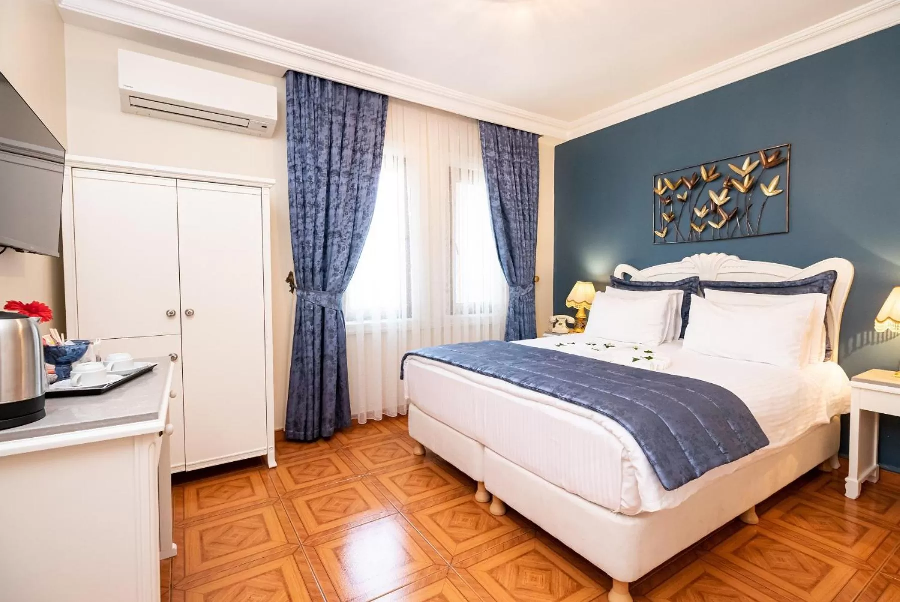 Single Room in Alzer Hotel Special Class