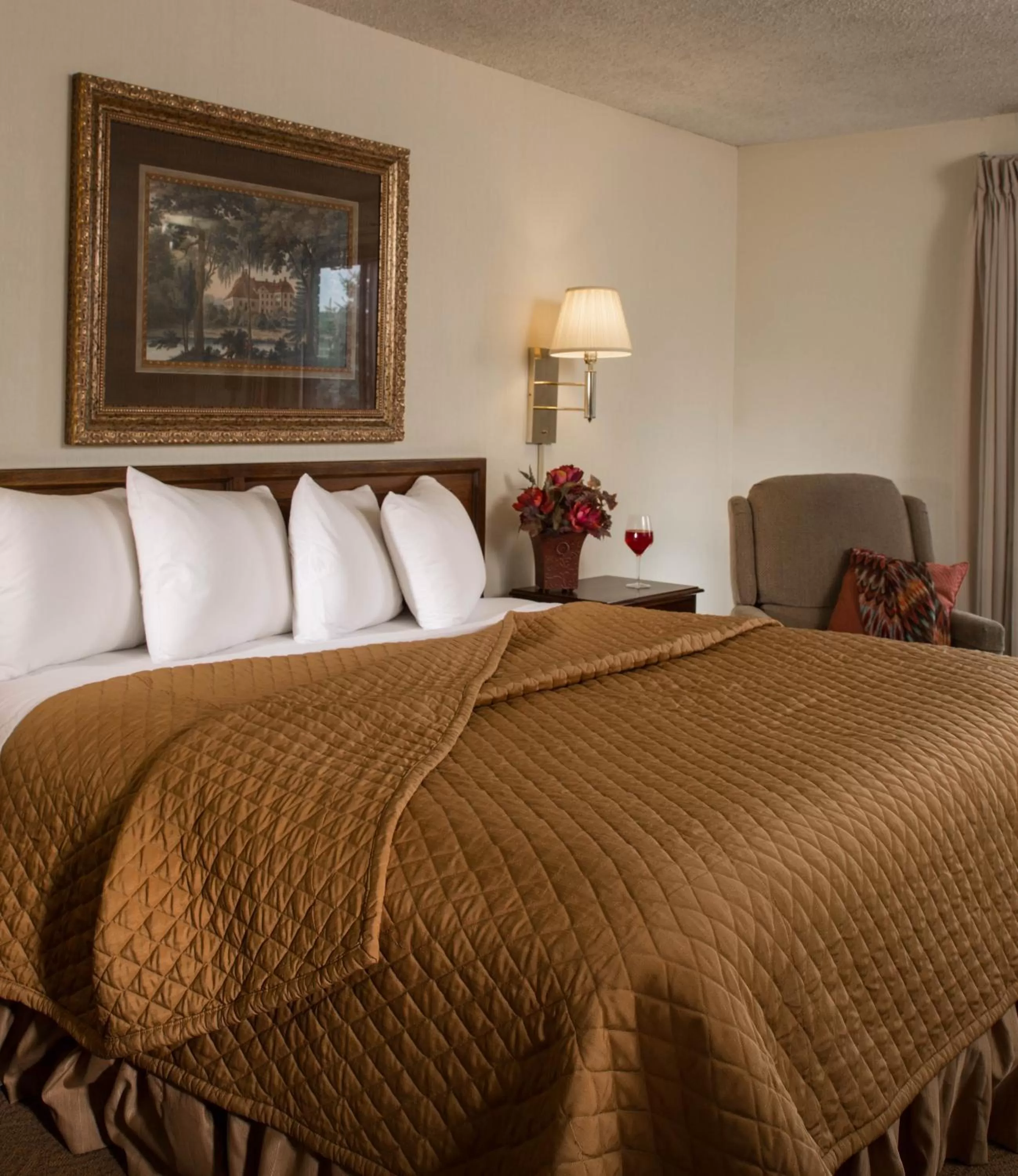 King Room with Spa Bath - Ground Floor in The Foothills Inn