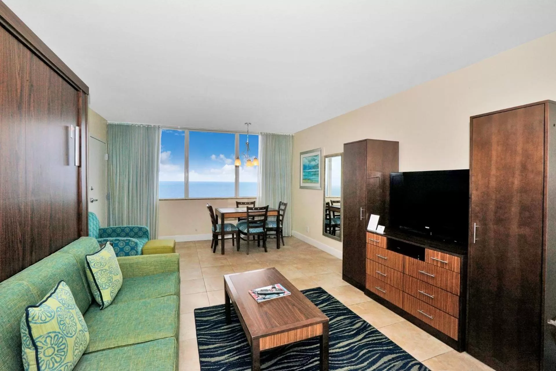 1 Queen Bed, Ocean View in Hollywood Beach Tower