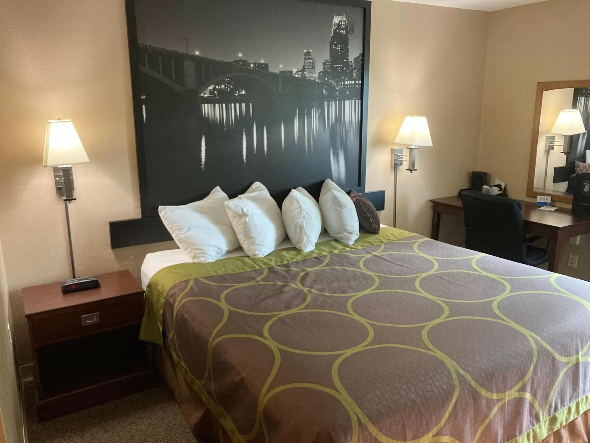 King Room - Mobility Access/Non-Smoking in Super 8 by Wyndham Chisago City