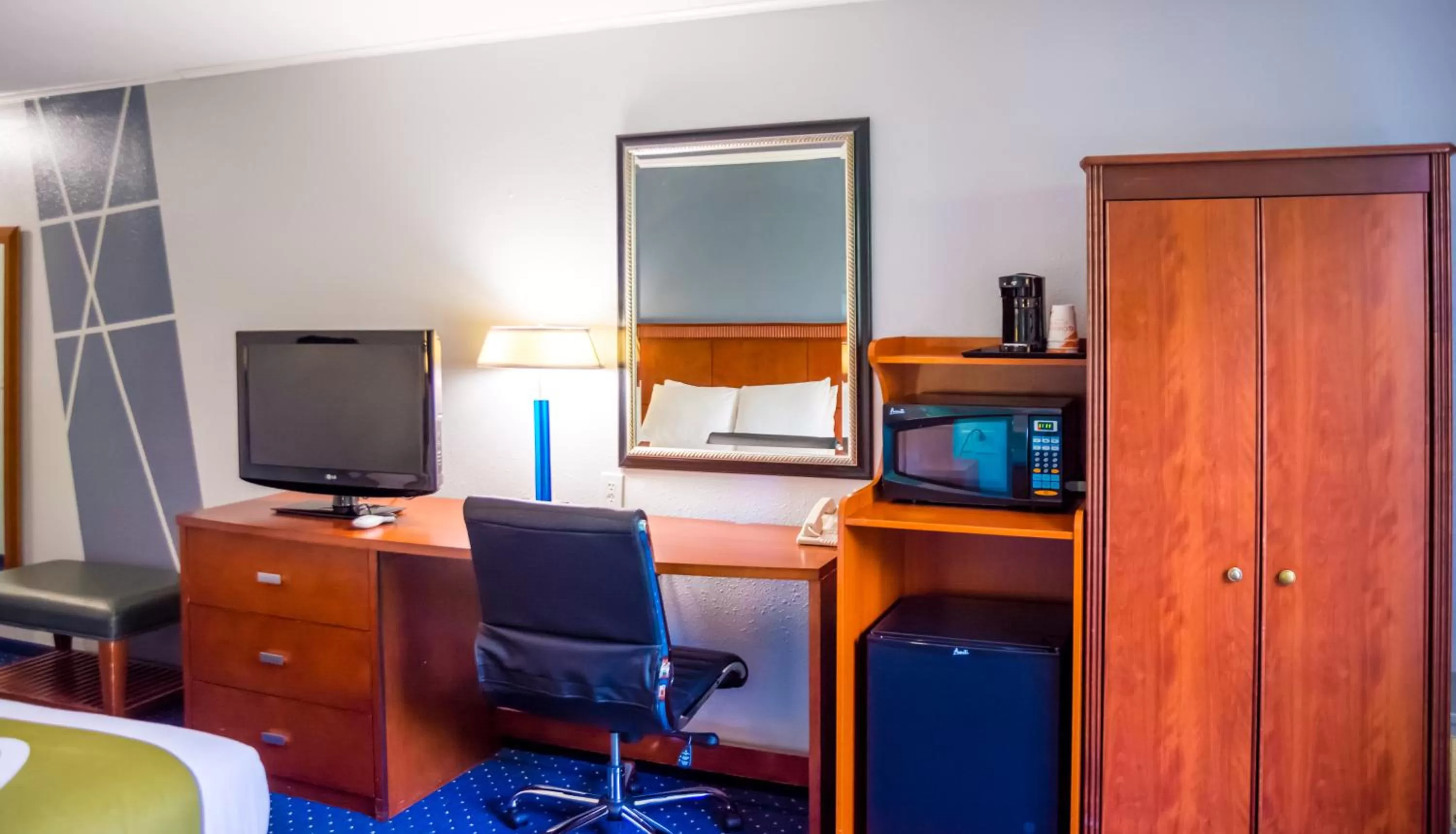 Queen Room - Disability Access in Quality Inn Merrimack - Nashua