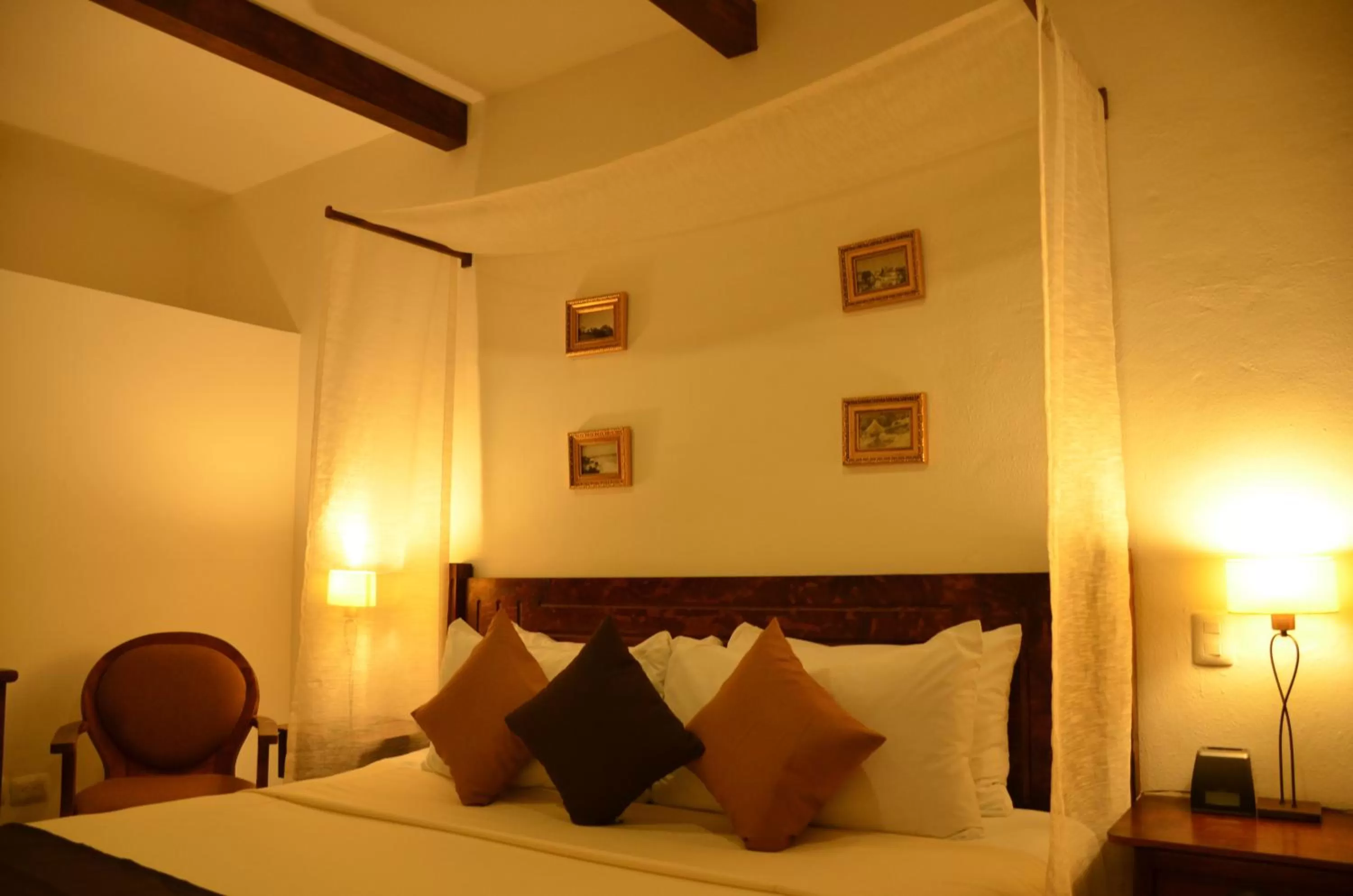 Deluxe Double Room with Bath in La Pasion Colonial Hotel Boutique By Bunik