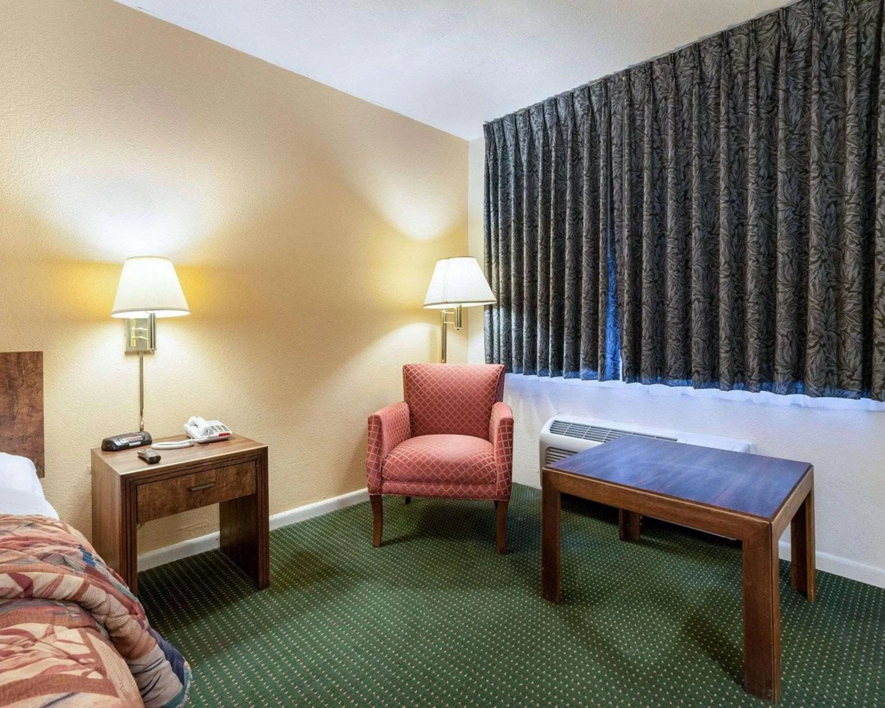 Double Room with Two Double Beds - Non-Smoking in Rodeway Inn Jasper