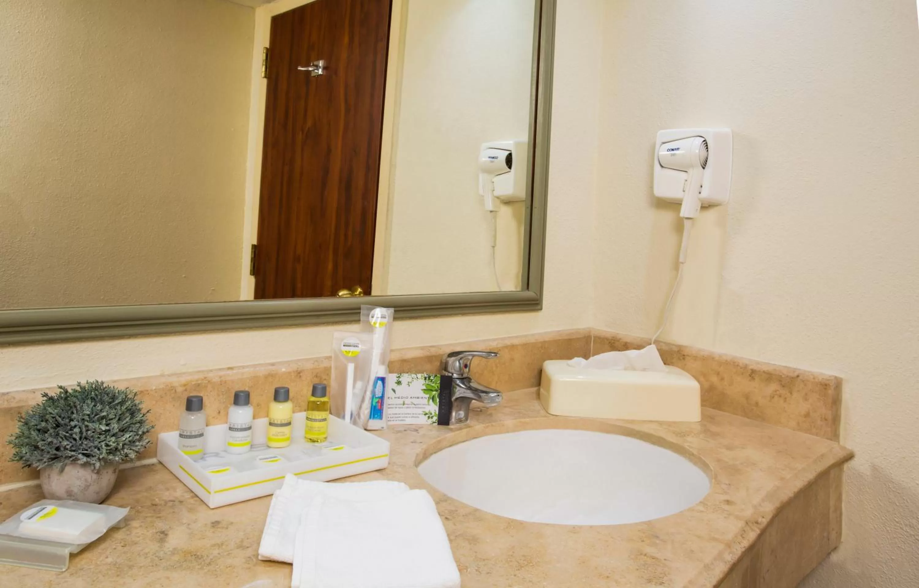 Standard Double Room with Two Double Beds in Krystal Urban Ciudad Juarez by US Consulate