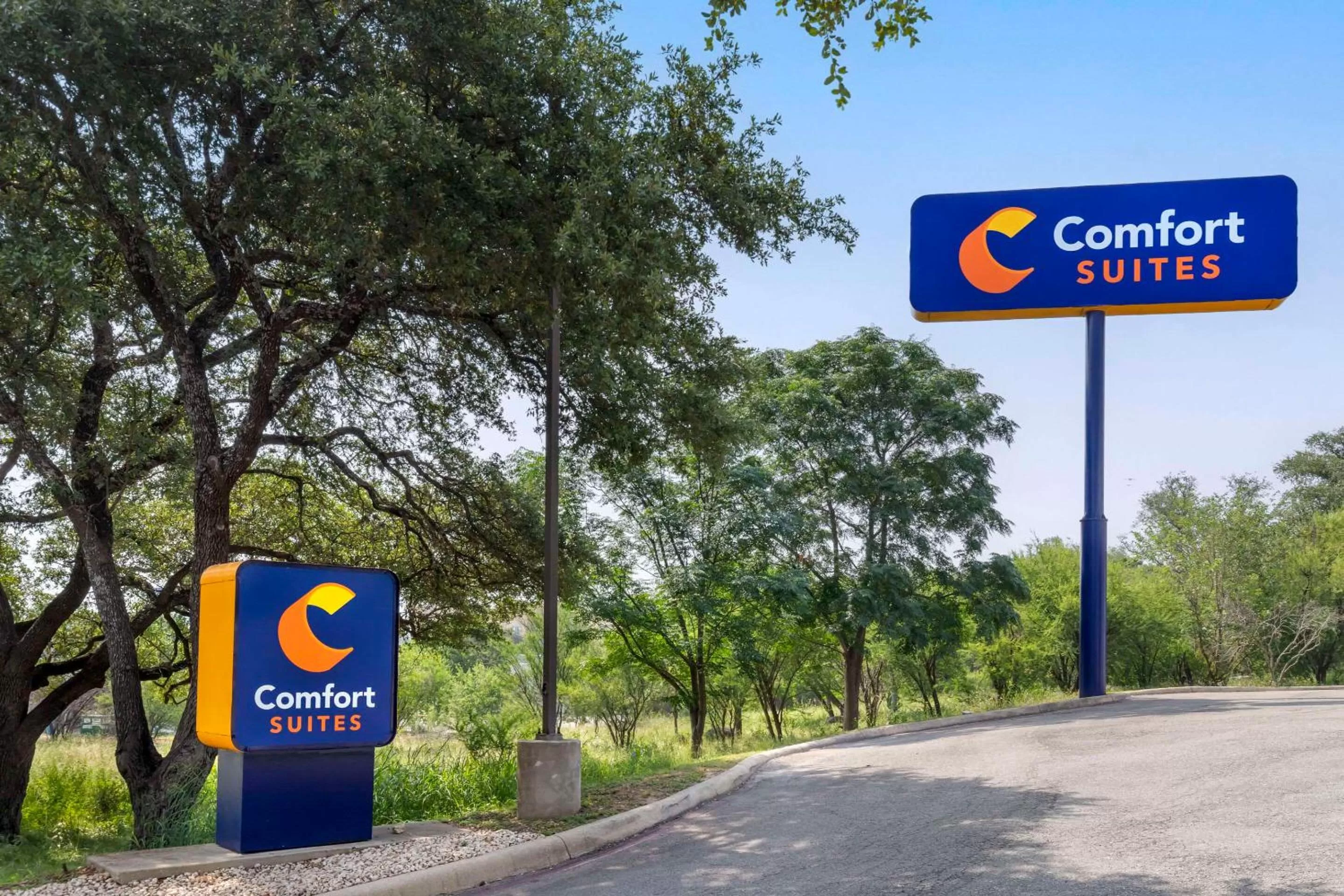 Comfort Suites Medical Center near Six Flags