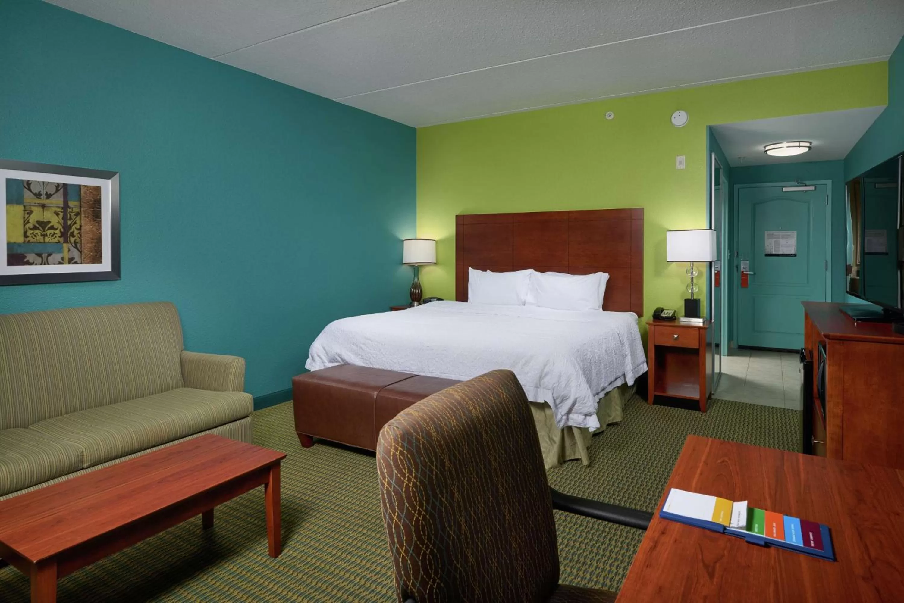 King Room with King Bed - Non-Smoking in Hampton Inn Bermuda Run / Advance
