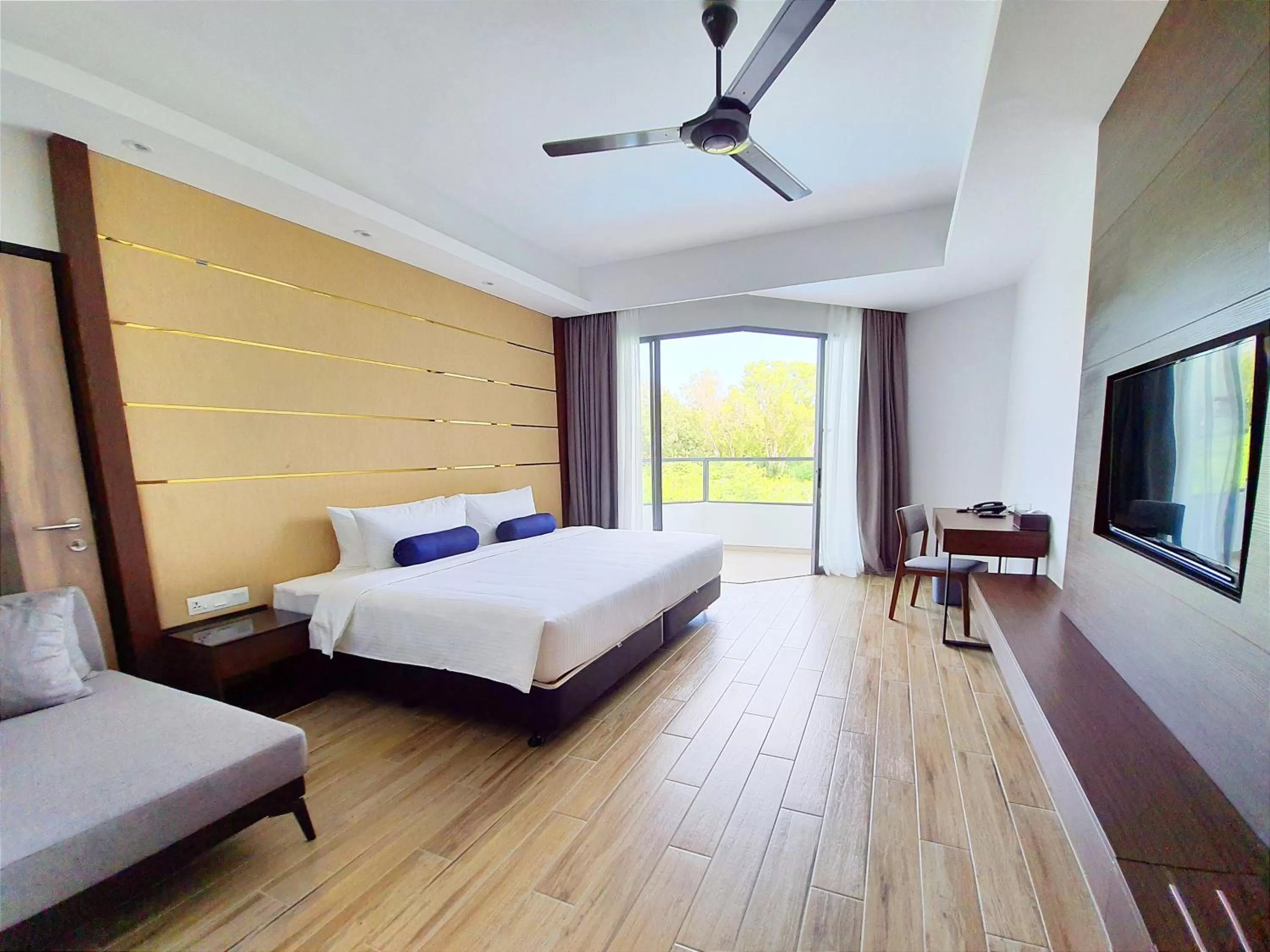 Deluxe King (partial sea view) in Pacific Regency Beach Resort, Port Dickson