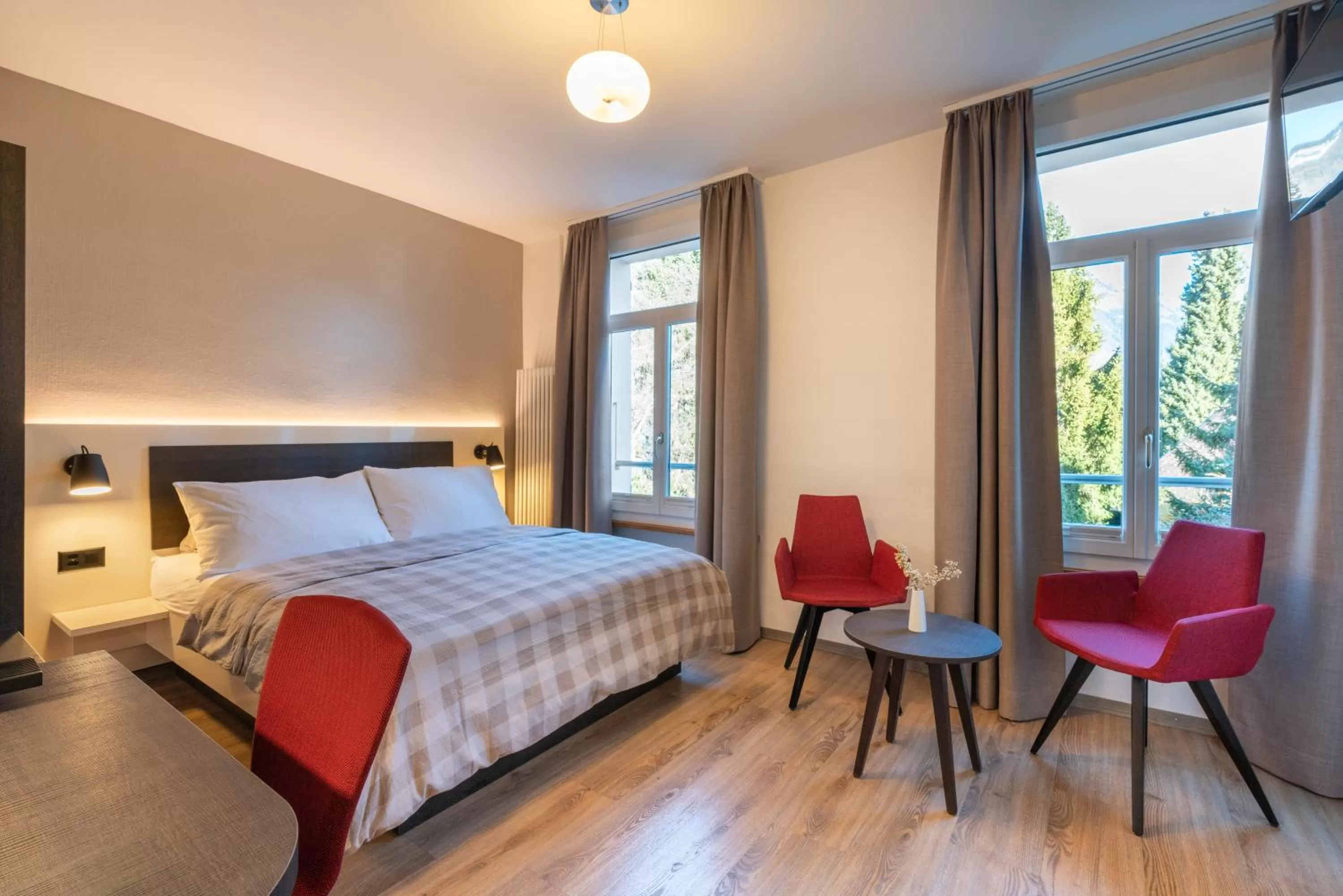 Double Room with Air Conditioning in Hotel Derby Interlaken - self check-in