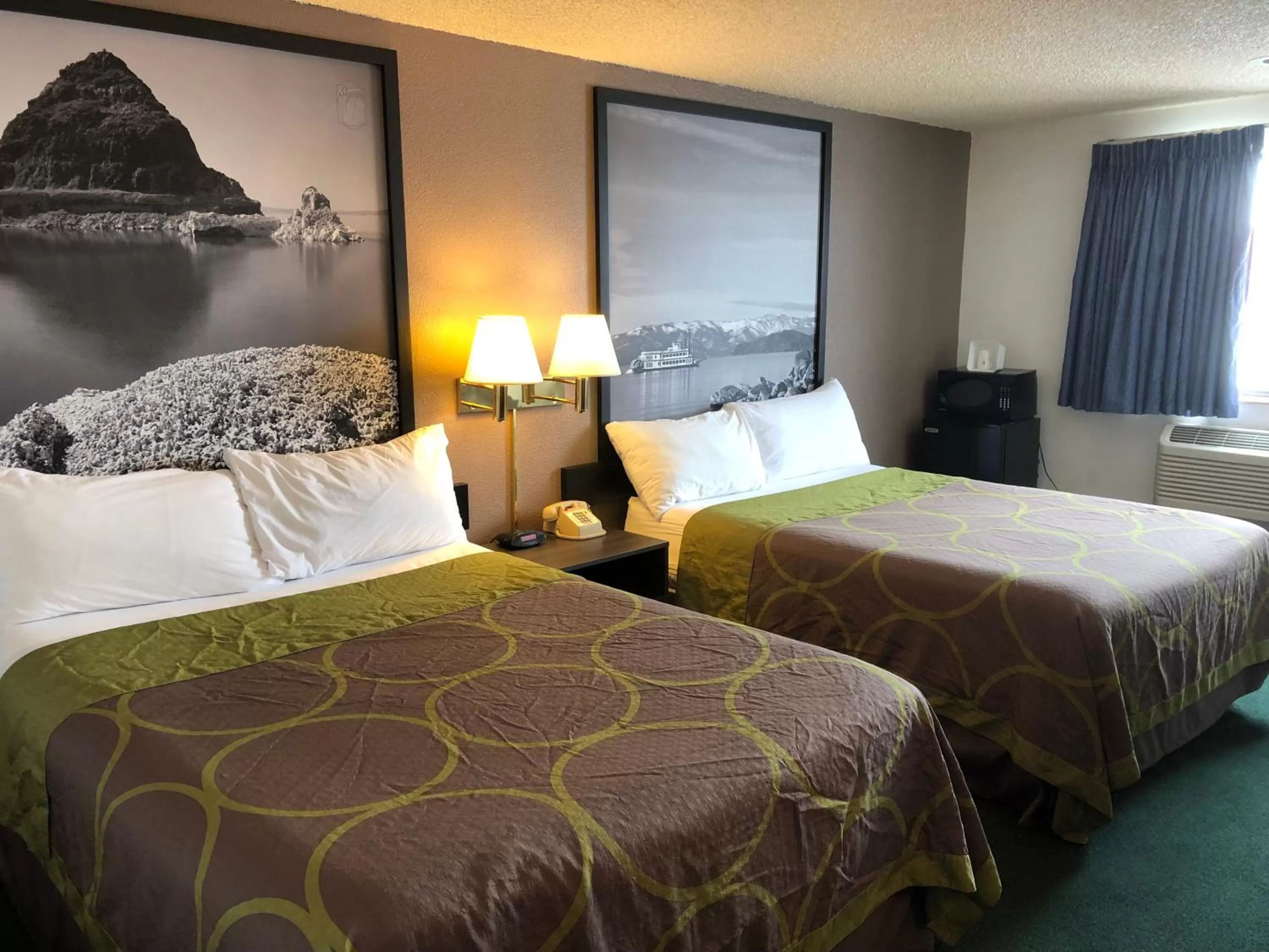 Queen Room with Two Queen Beds - Non-Smoking in Super 8 by Wyndham Winnemucca NV