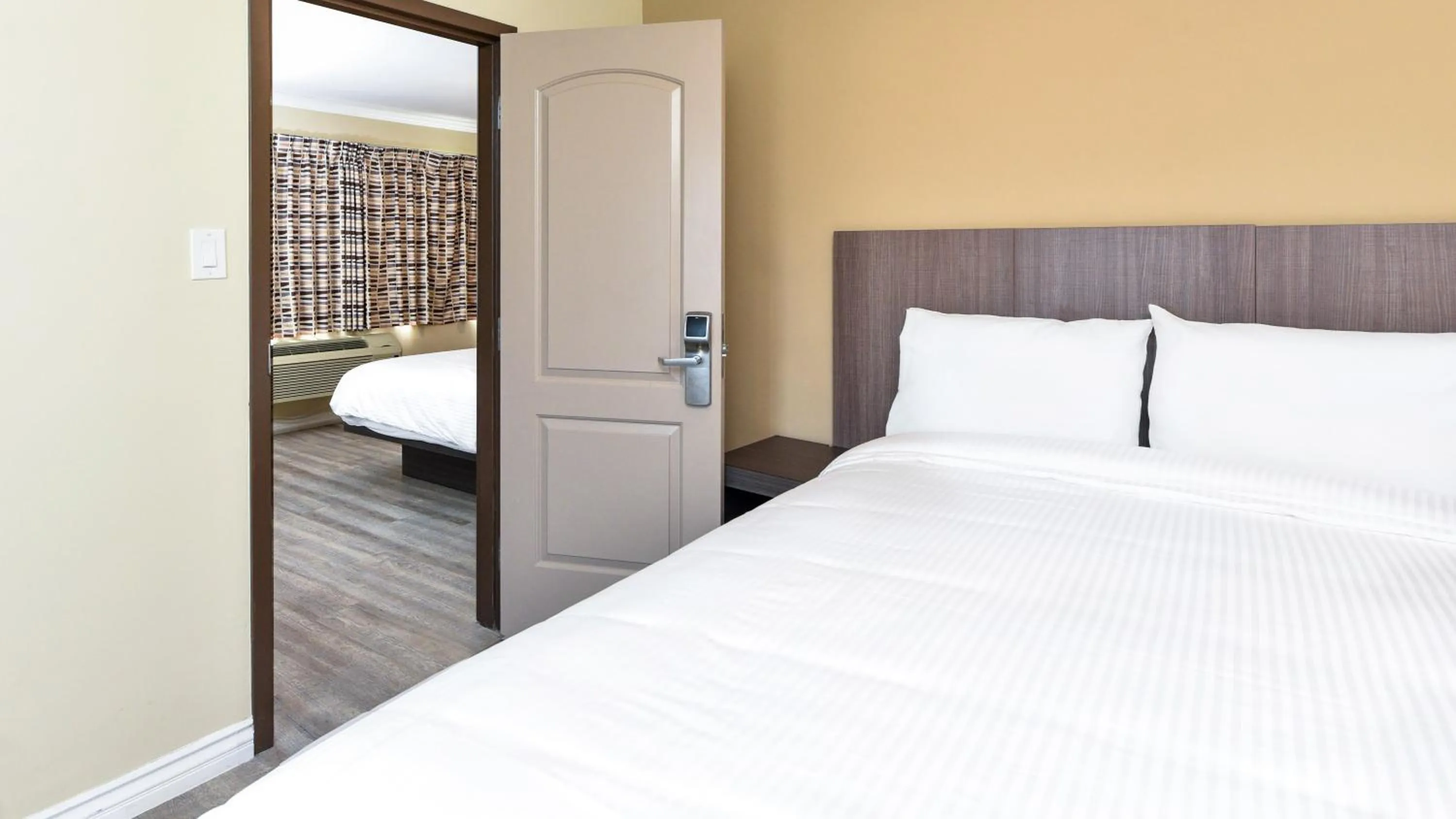 King Suite in Sea Rock Inn - Long Beach