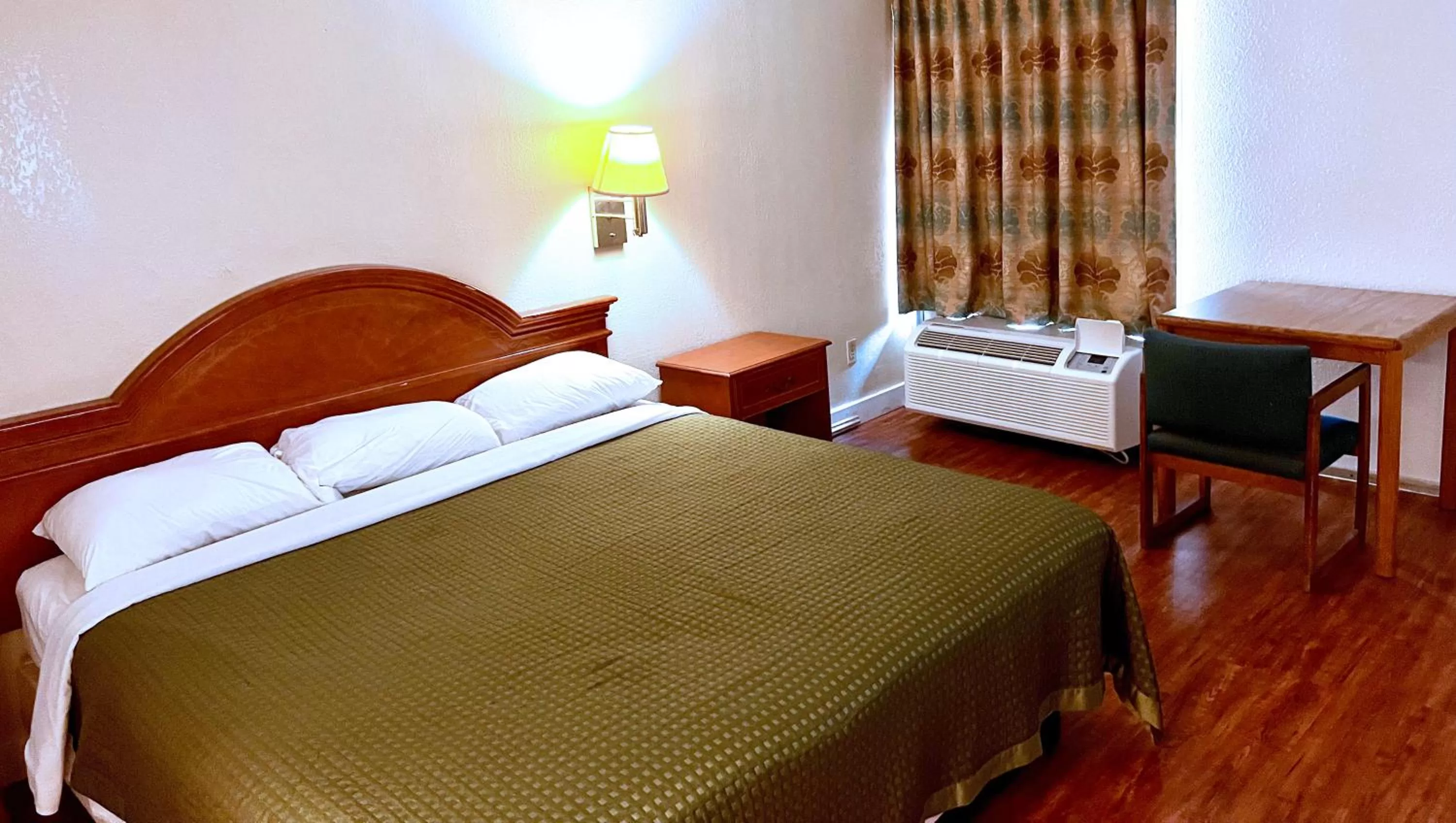 King Room - Smoking  in Thunderbird Motel Hillsboro