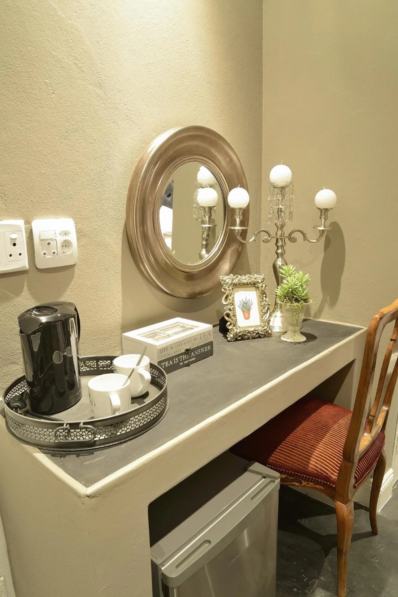 Luxury suite with Shower in Duke & Duchess Boutique Hotel