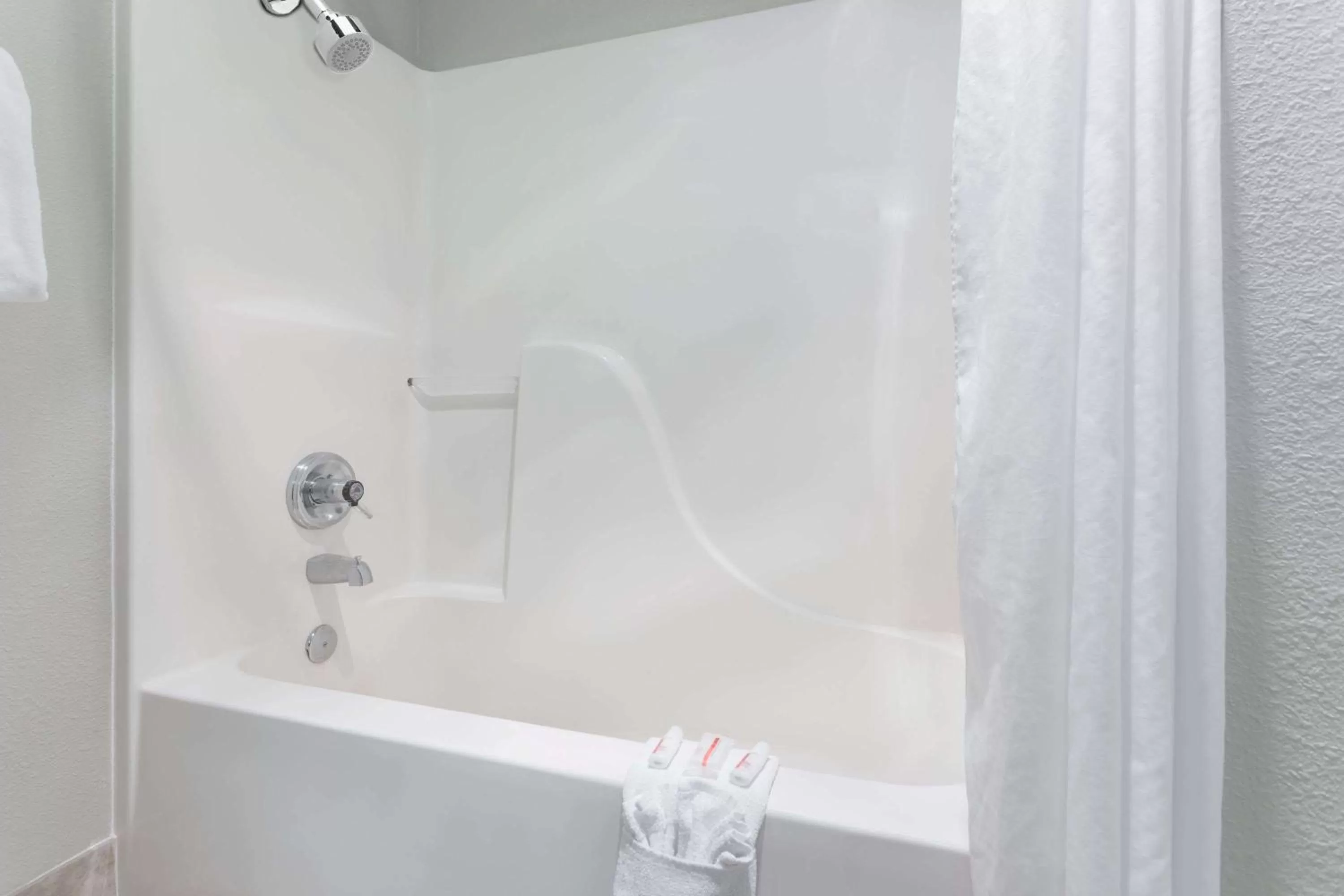 Queen Room with Two Queen Beds - Non-Smoking in Baymont by Wyndham Yreka