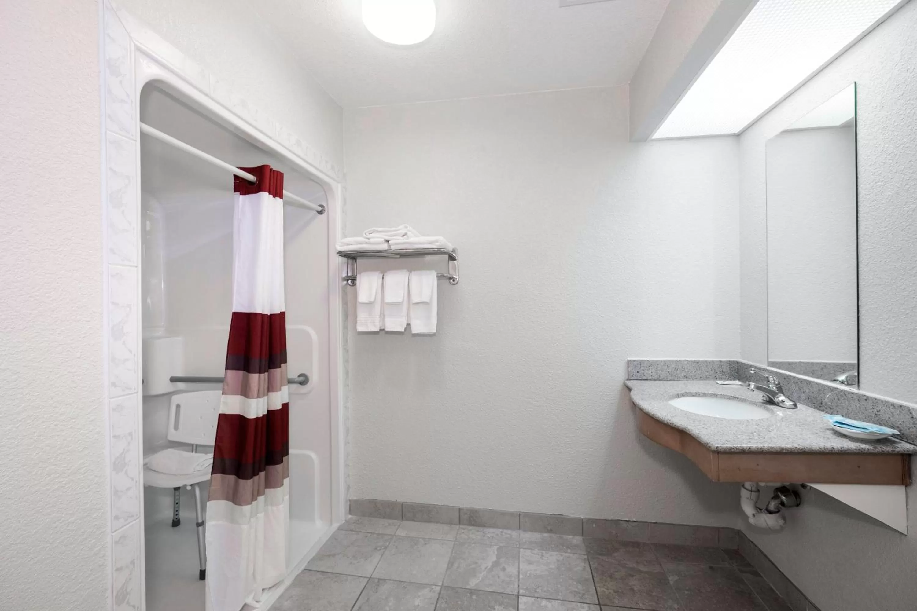 Superior King Room Disability Access/Roll In Shower - Non-Smoking in Red Roof Inn Ames