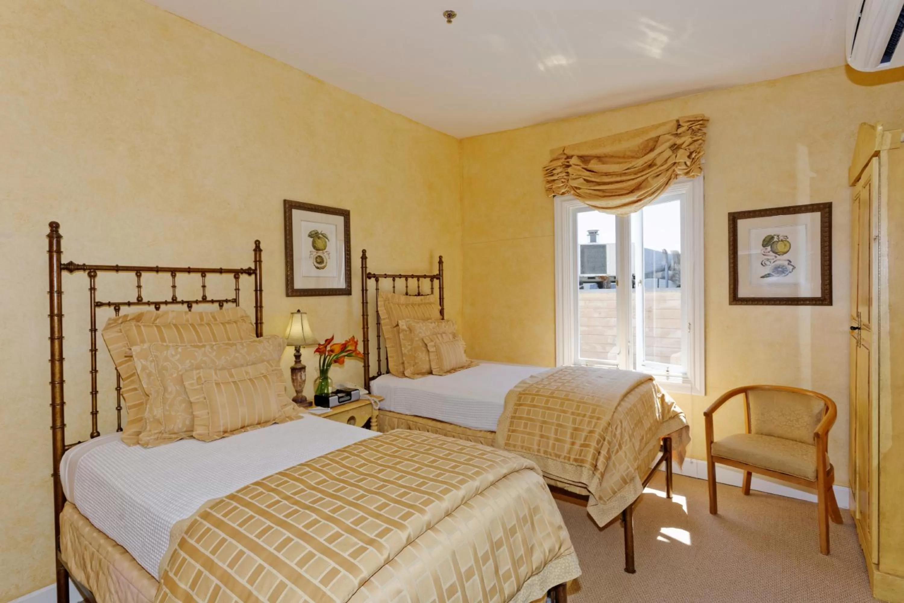 Twin Room in Hotel Sausalito