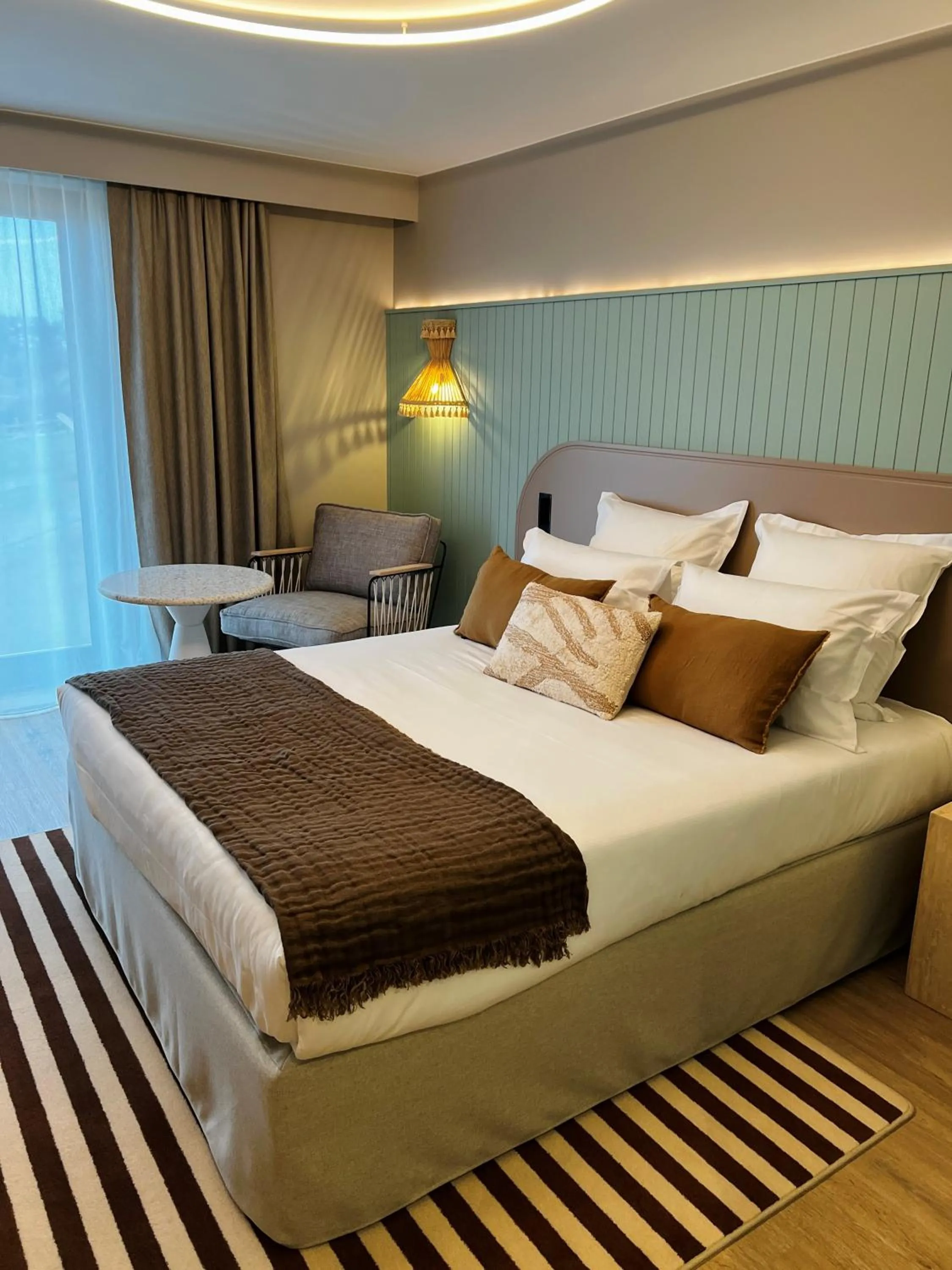 Double Room with Side Sea View - Disability Access in Emeria Dinard Thalasso Spa