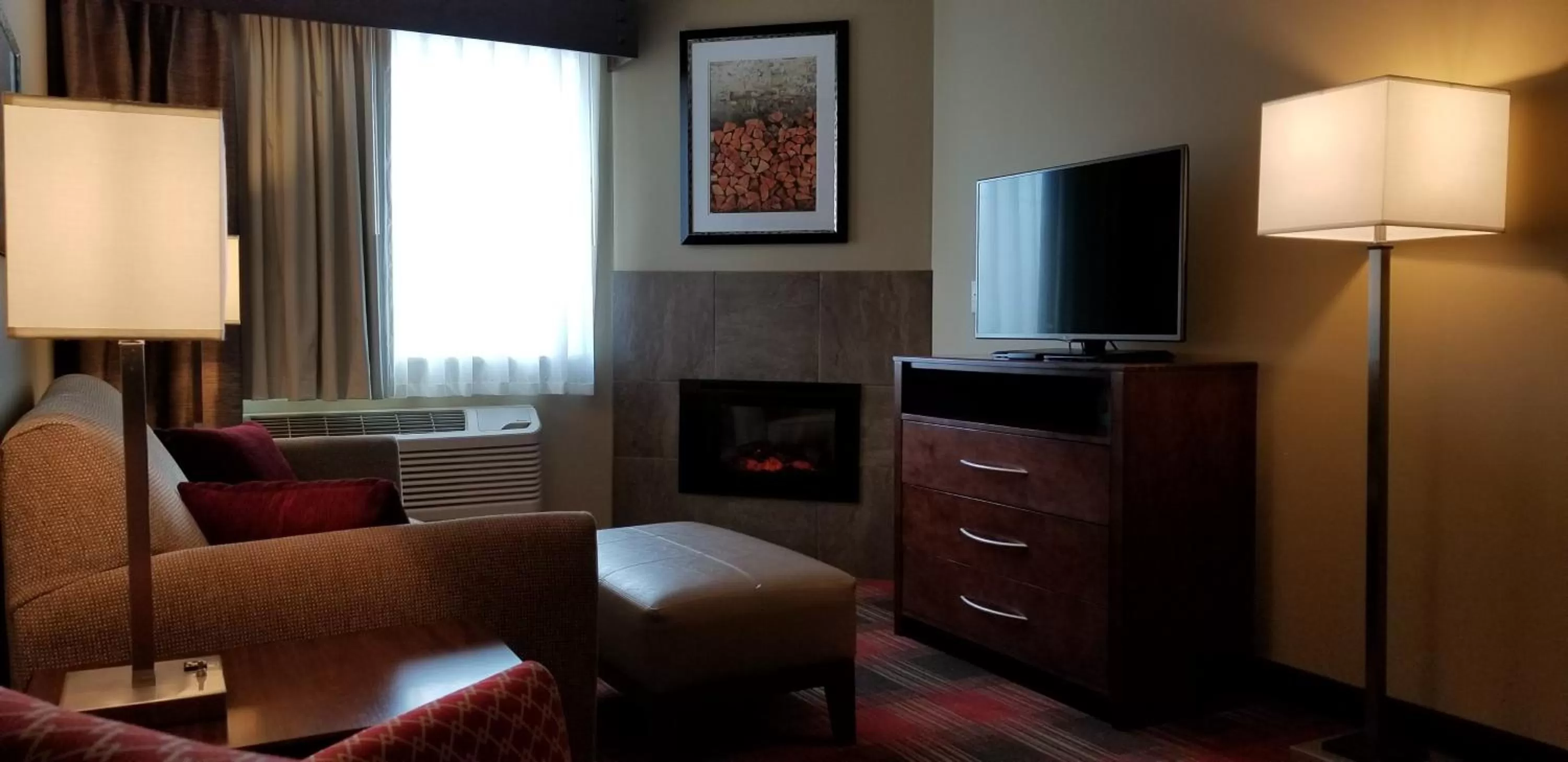 Deluxe One-Bedroom King Suite with Sofa Bed in Gateway Park Hotel and Suites - Sioux Falls -Tea