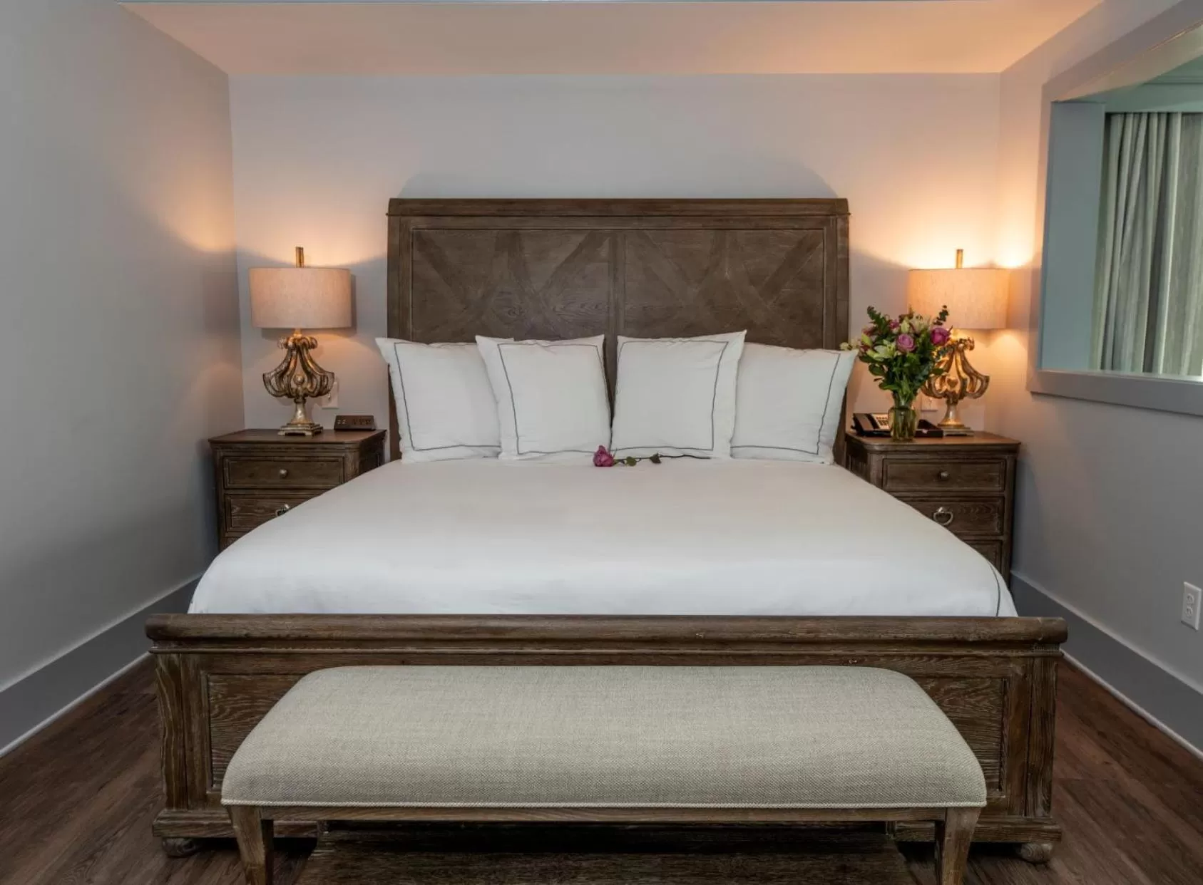 Studio with Balcony in Oaks on the River