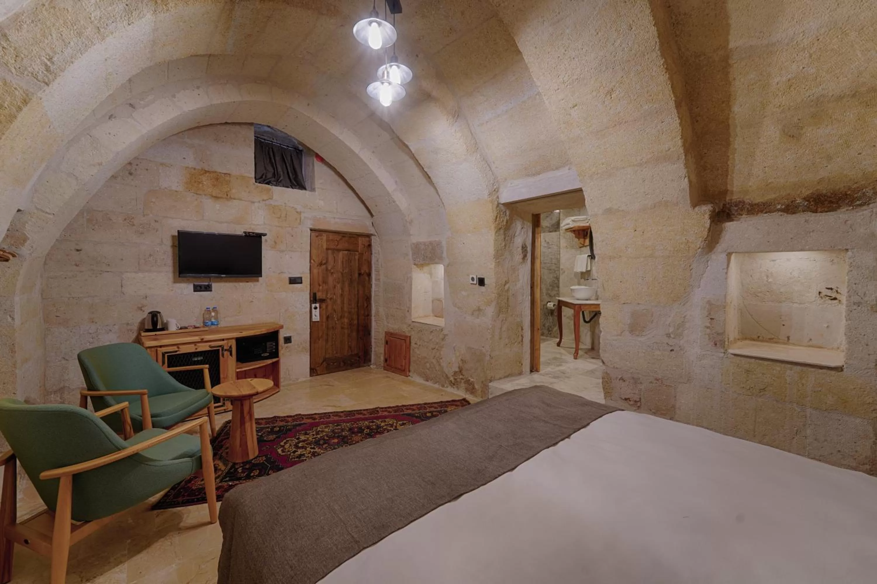 Photo of the whole room, Bed in Concept Cave House