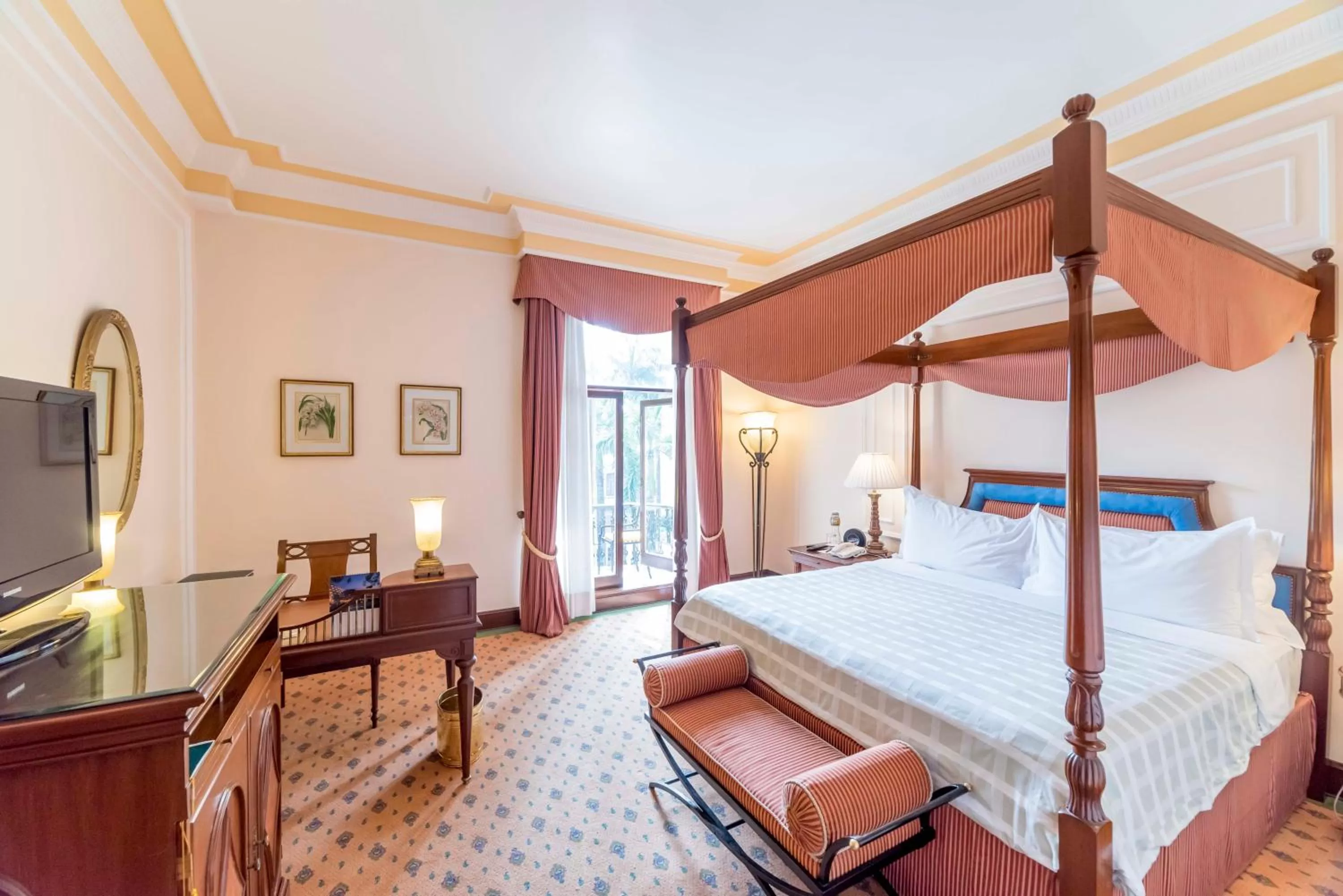 Deluxe Suite With Two Way Airport Transfers in The Oberoi Grand Kolkata