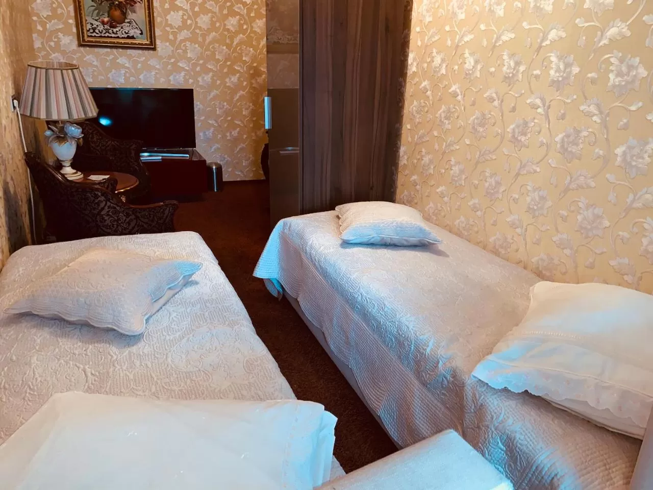 Small Twin Room in Weena House