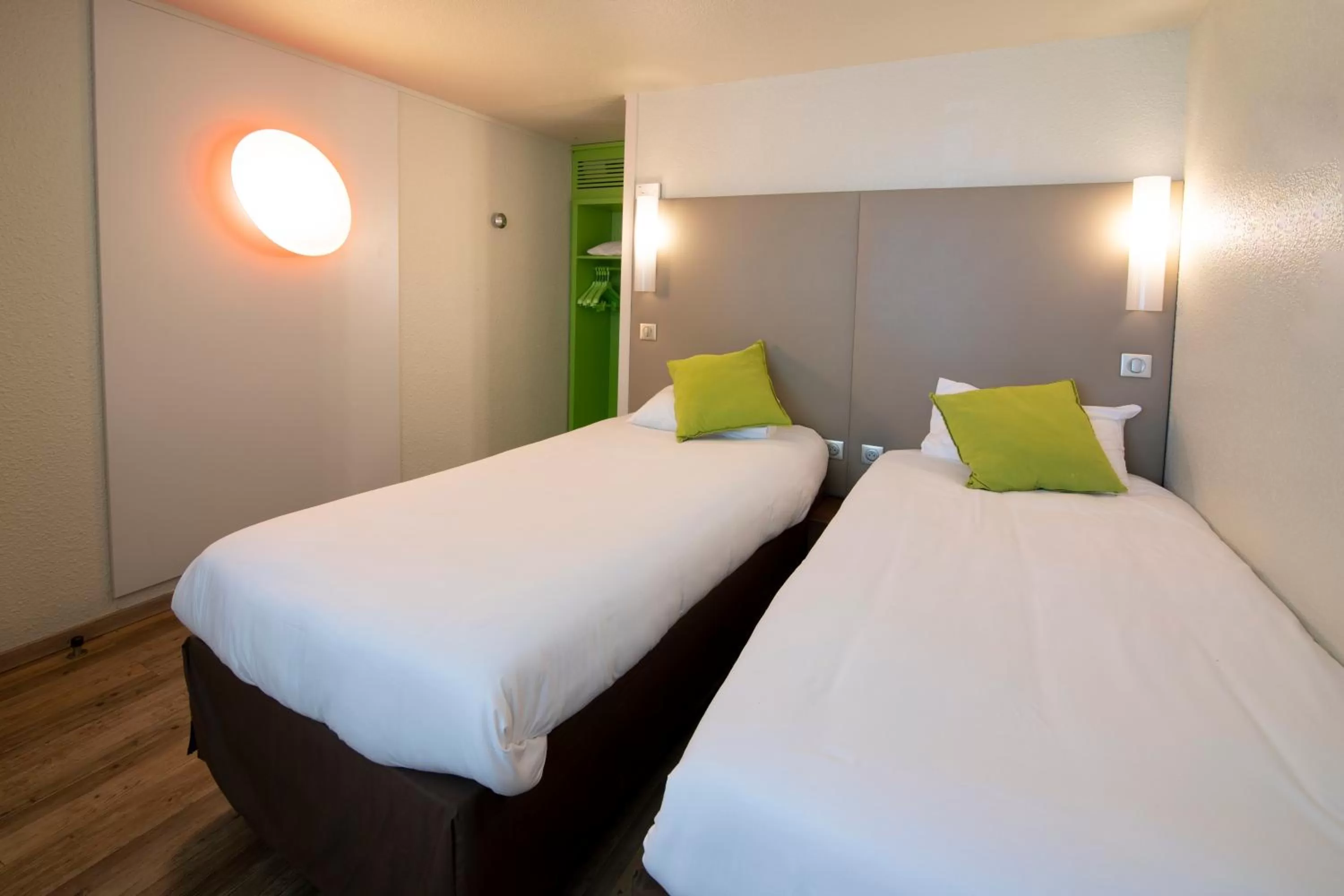 Standard Twin Room in Campanile Montluçon ~ Saint-Victor