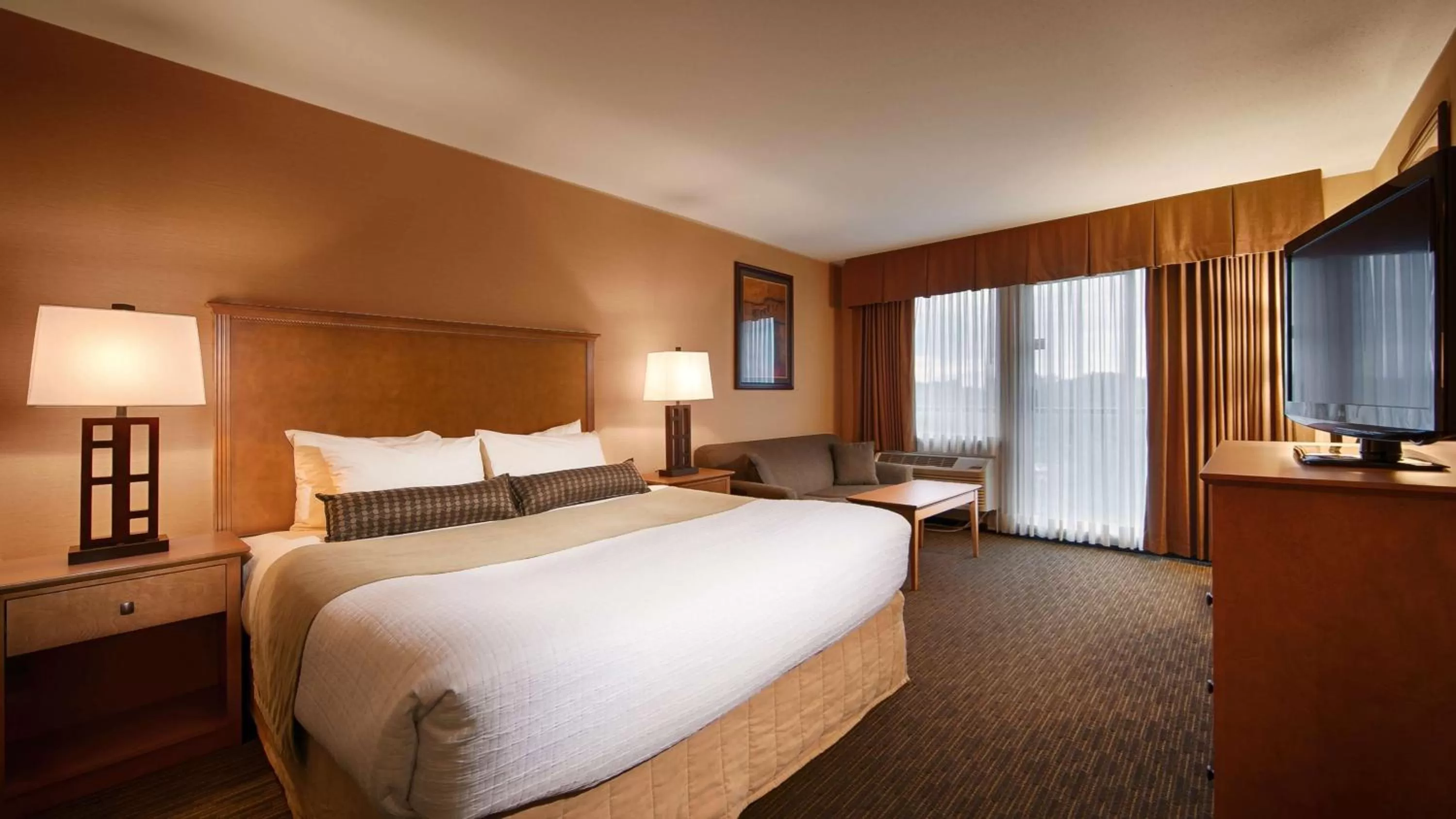 Executive King Room - Non-Smoking in Best Western PLUS Mission City Lodge