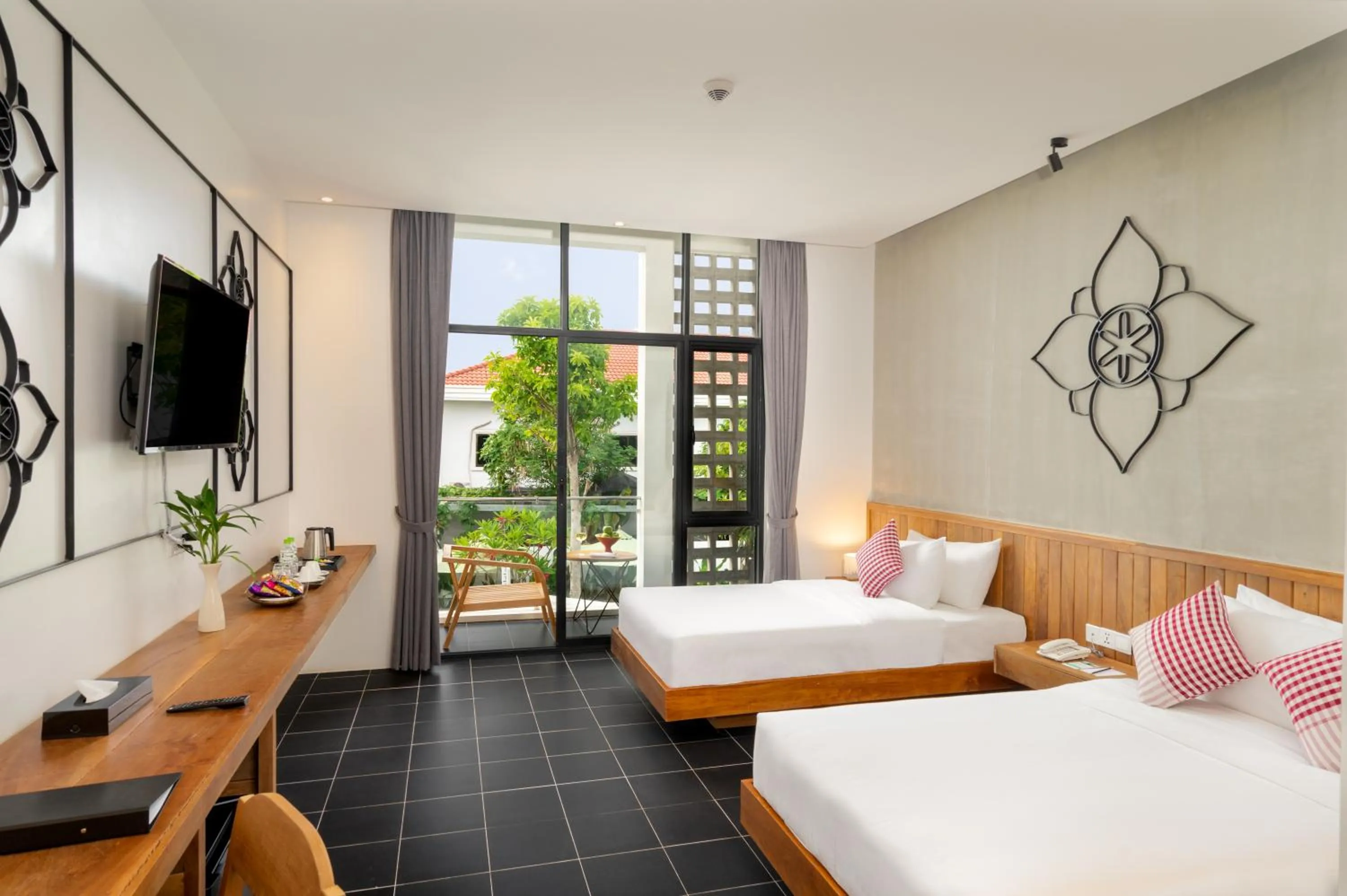 Deluxe Twin Pool View with Balcony in Phka Chan Hotel