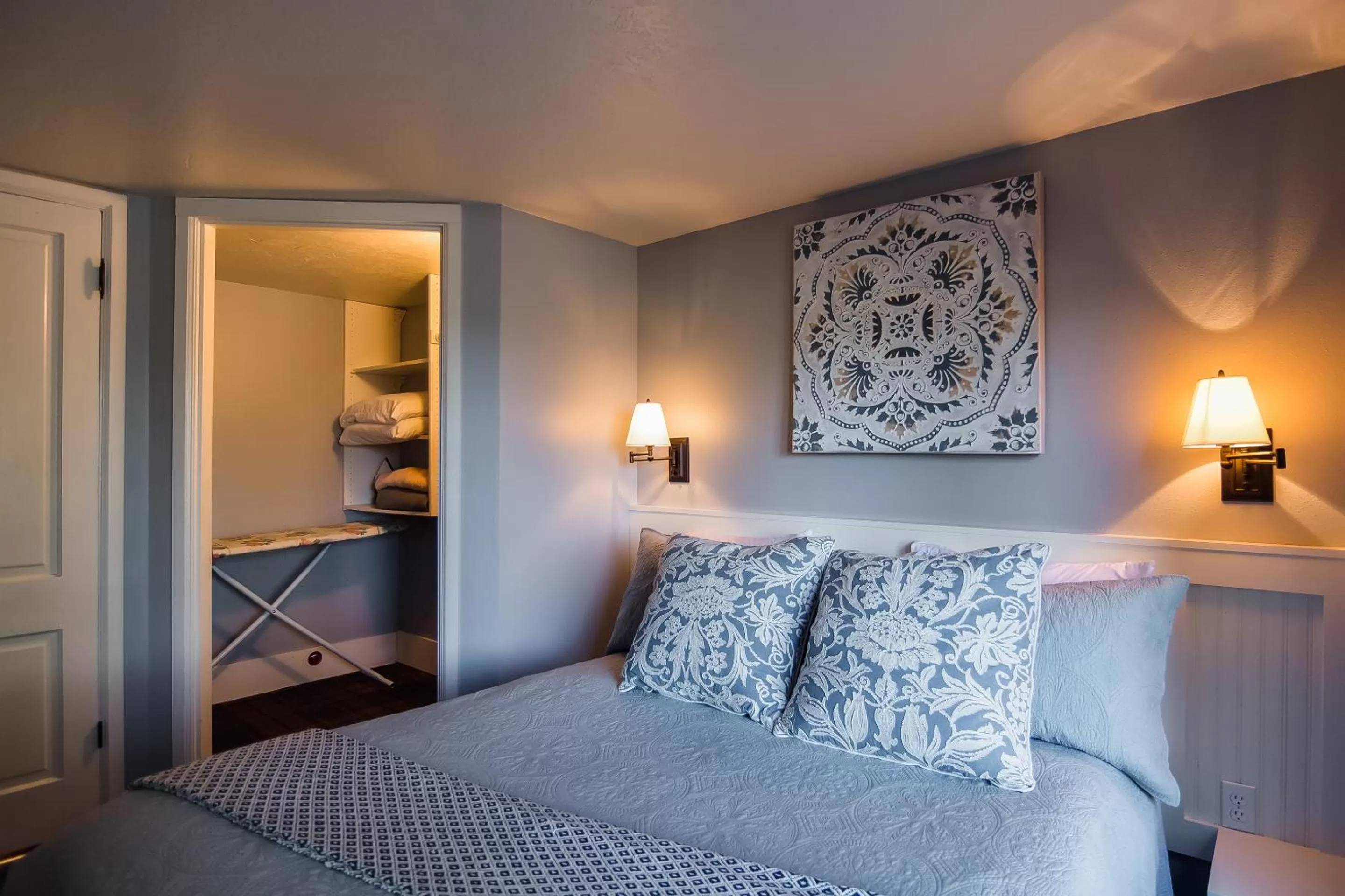 Deluxe Family Suite in The Campbell House Inn