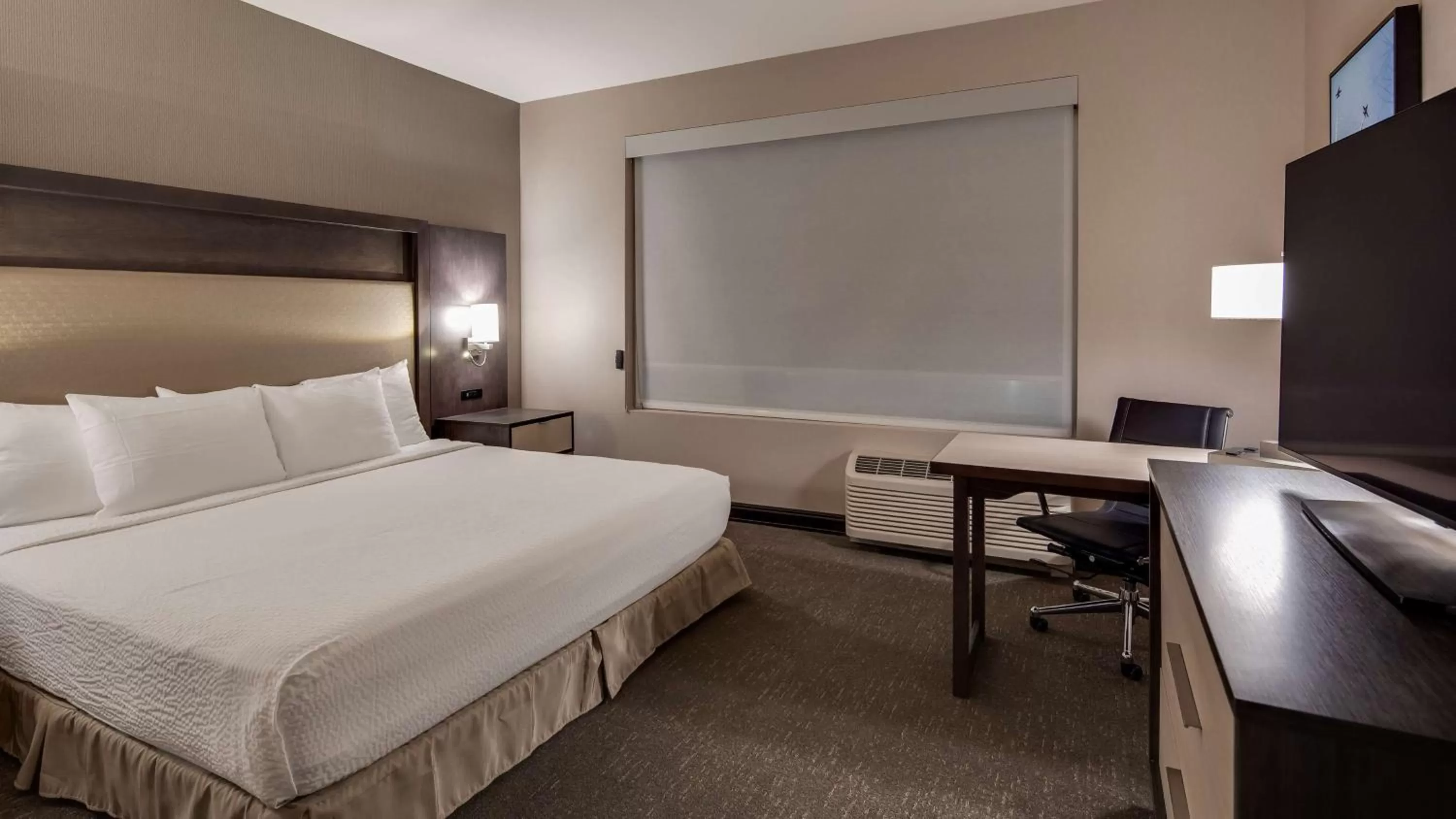 King Suite with Sofa Bed and Communication Assistance in Best Western Plus Executive Residency Rigby's Water World Hotel