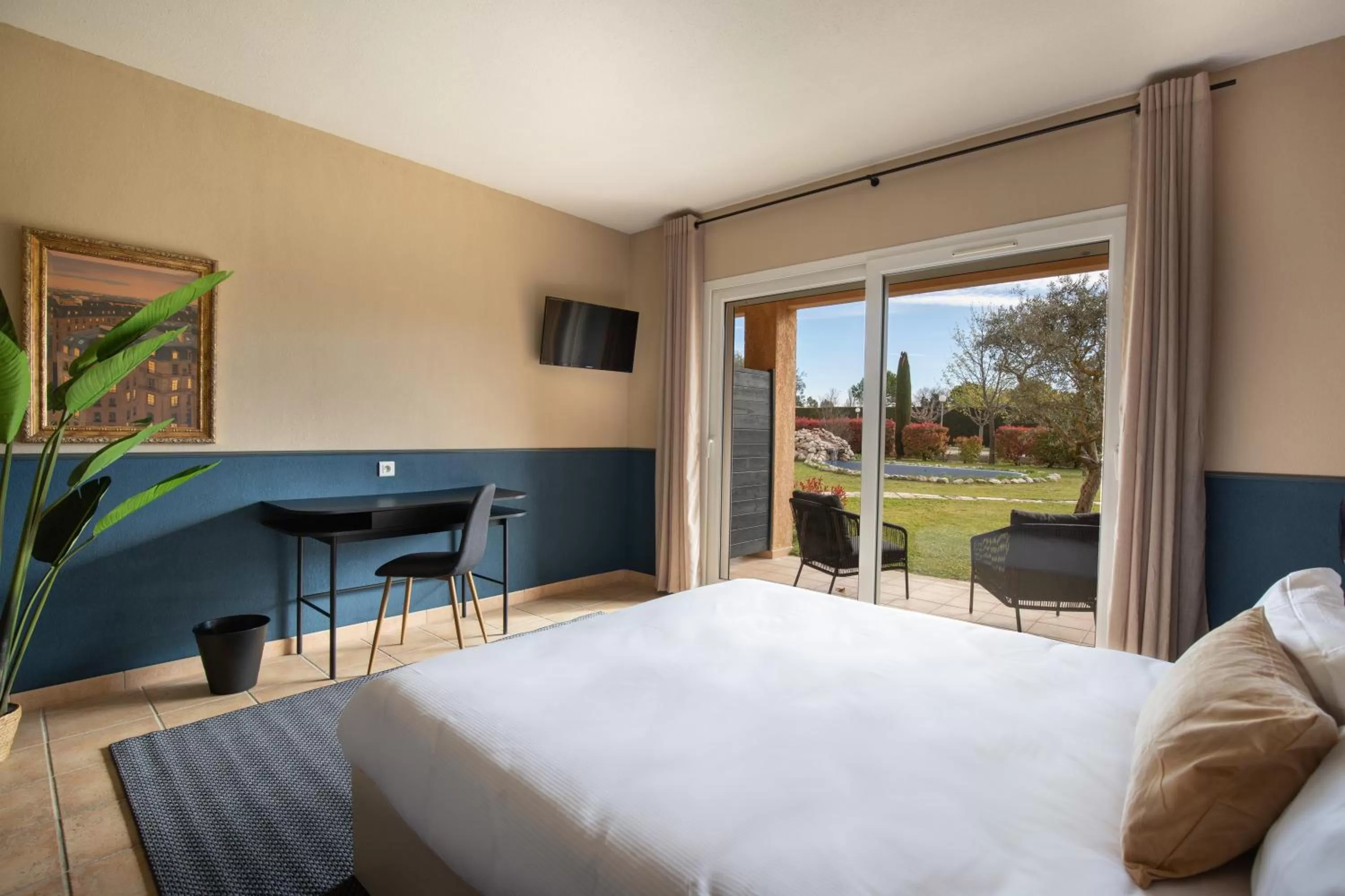 Comfort Double Room – Ground Floor in Hôtel La Perna