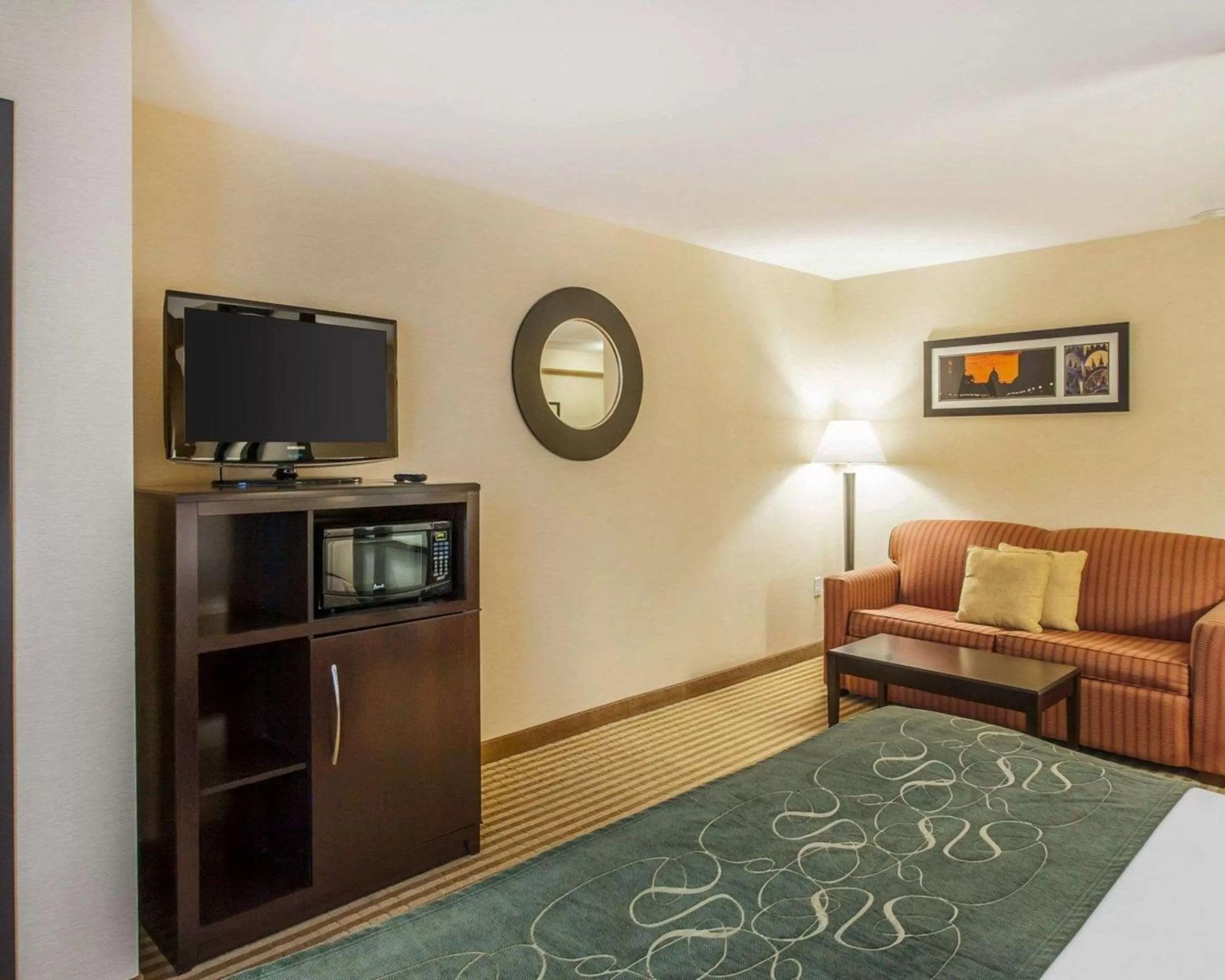 King Suite - Disability Access/Non-Smoking in Comfort Suites Wenatchee Gateway