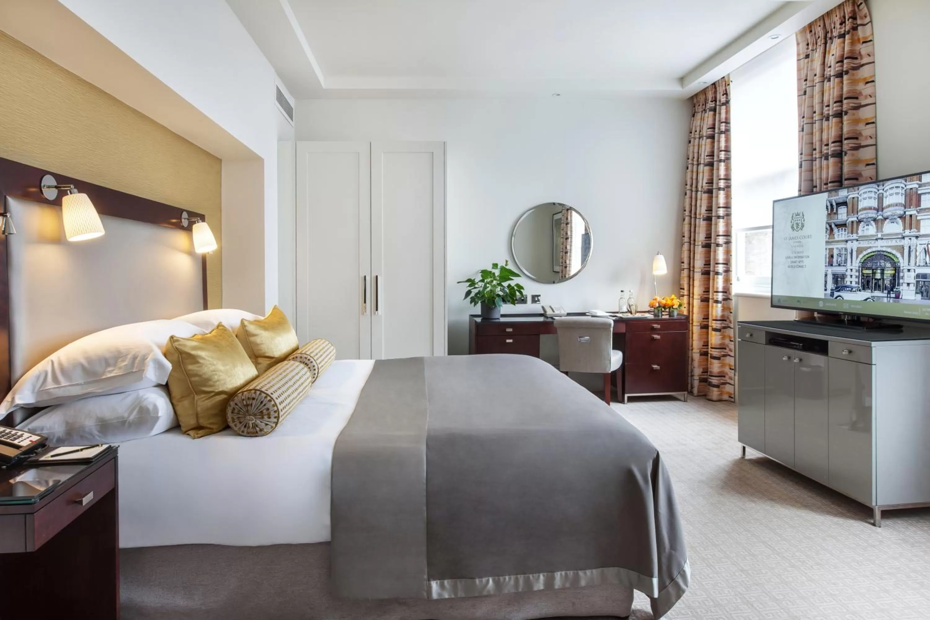 Kings Junior Suite in Taj 51 Buckingham Gate Suites and Residences