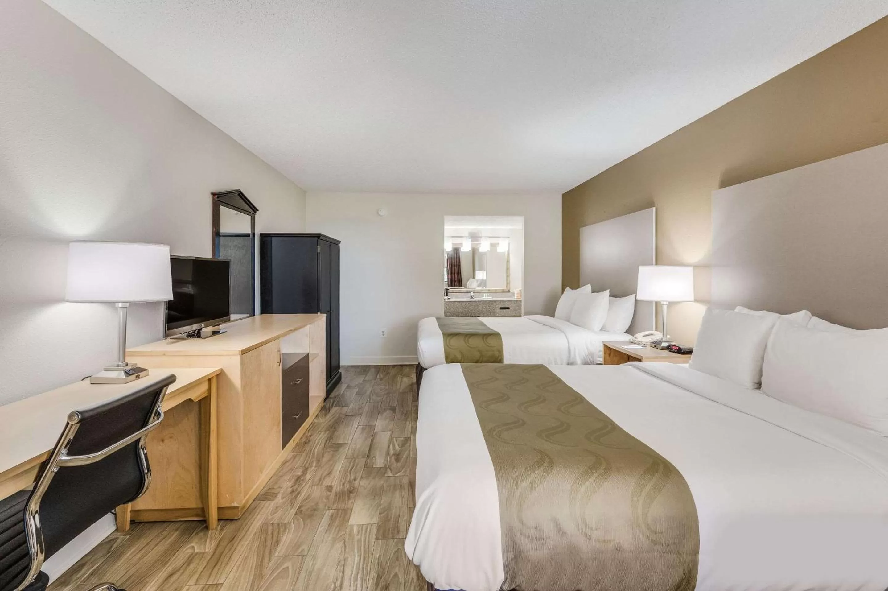 Queen Room with Two Queen Beds - Smoking in Quality Inn & Suites Hot Springs-Lake Hamilton