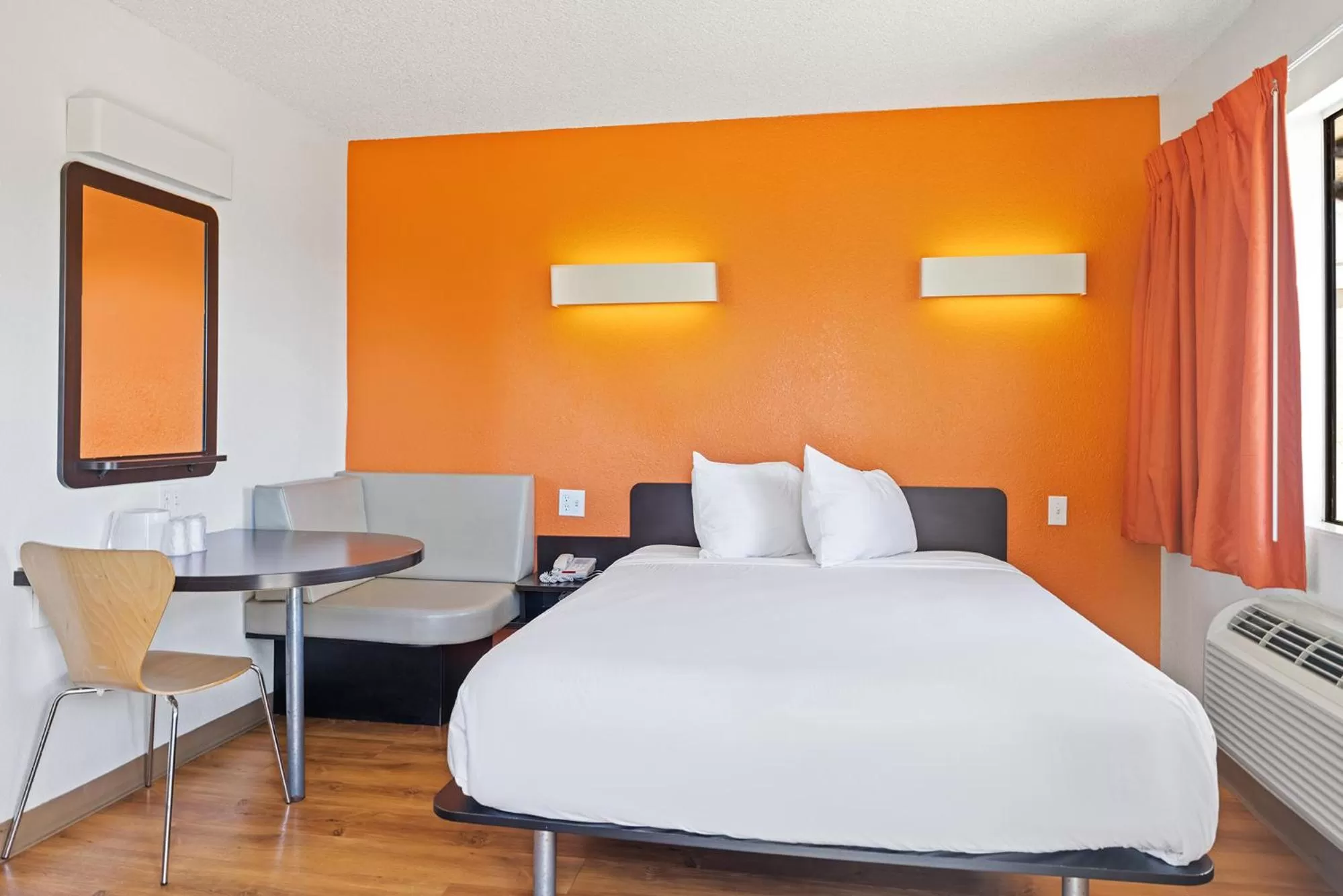 Single Room in Carlsbad Village Inn