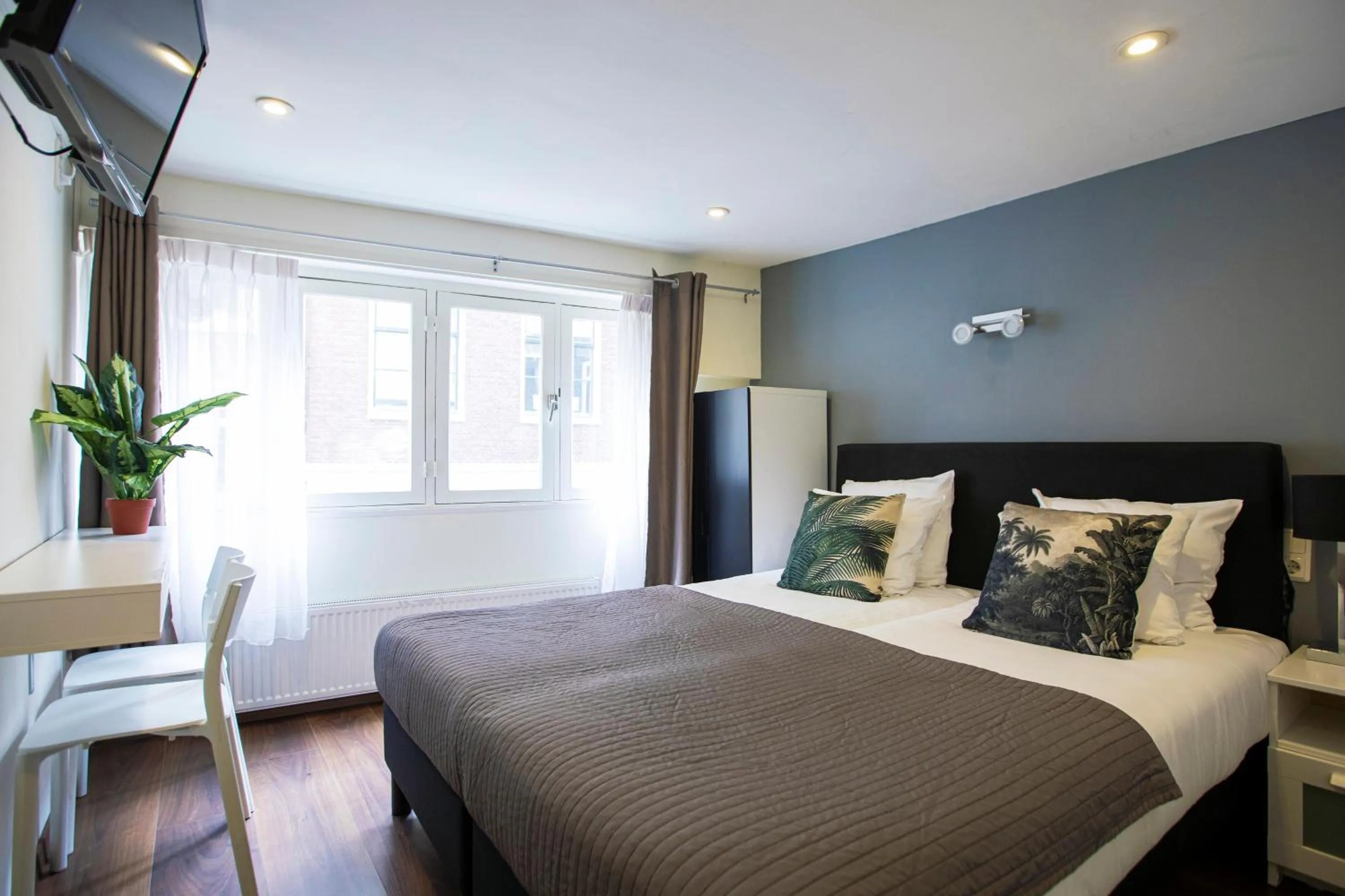 Twin Room with Private Bathroom in Quentin Arrive Hotel