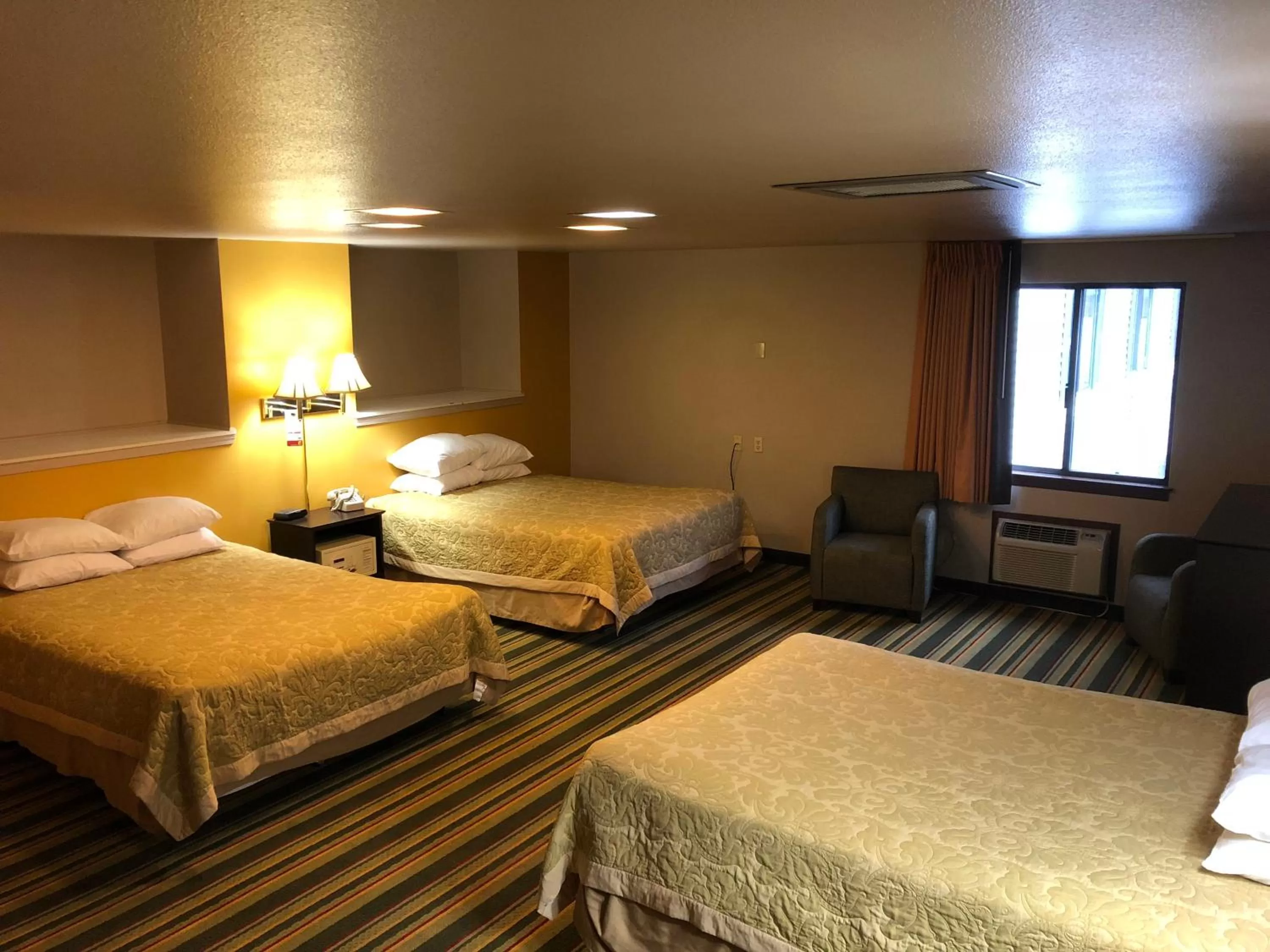 Studio Suite with 3 Queen Beds, Non-Smoking in Super 8 by Wyndham Coeur d'Alene
