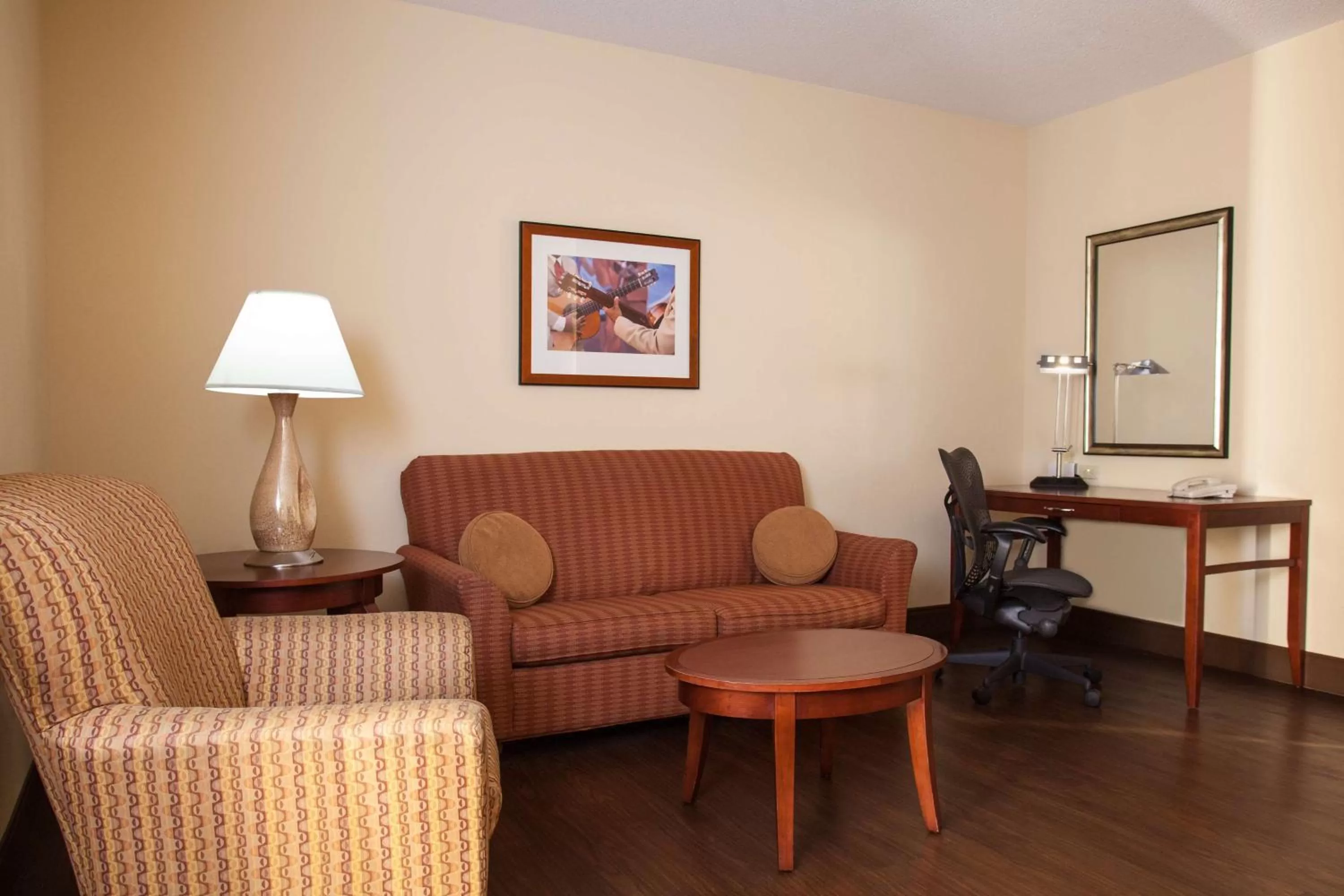 One-Bedroom Queen Suite with Sofa Bed in Hilton Garden Inn El Paso University