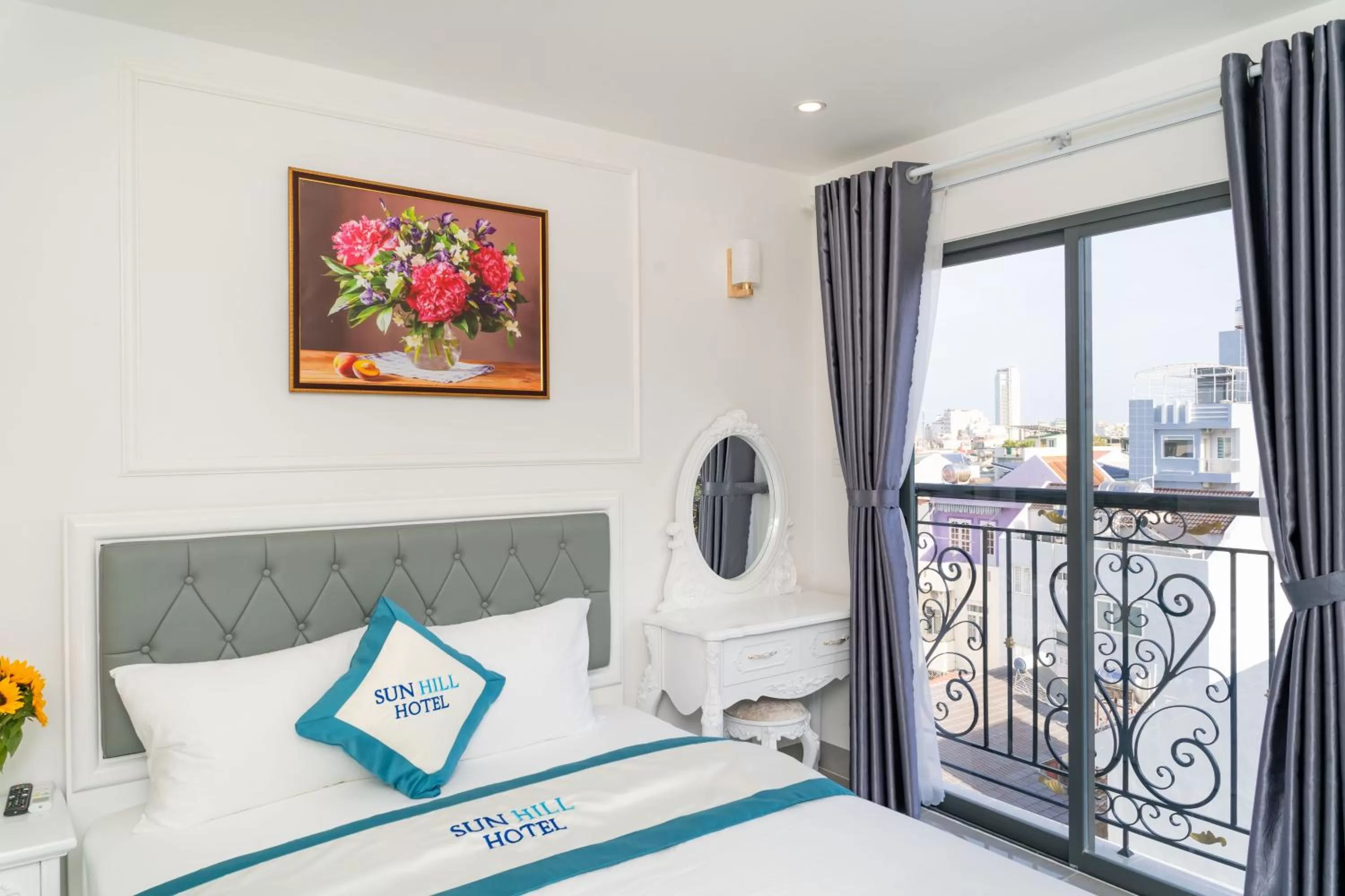 Deluxe Double Room with Balcony and Mountain View in Sun Hill Hotel