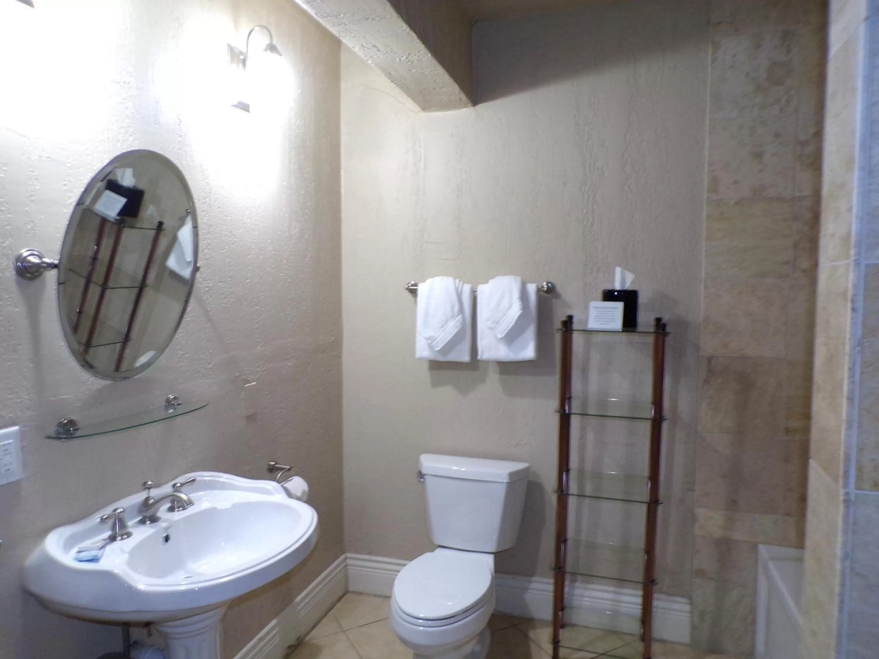 Standard Double Room in Niagara Crossing Hotel and Spa