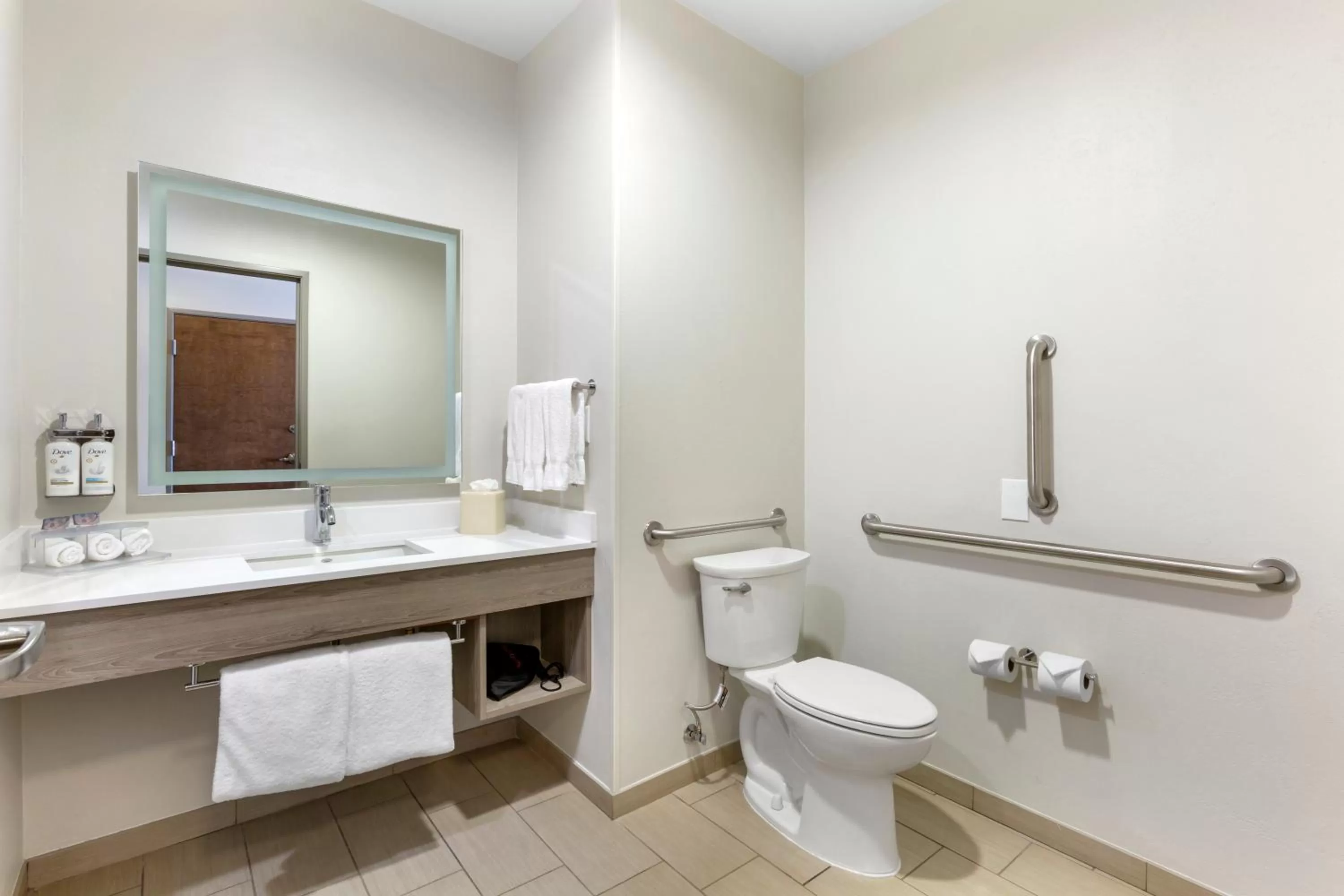 Queen Room with Two Queen Beds - Mobility Access Tub/Non-Smoking in Holiday Inn Express Belgrade-Bozeman Area by IHG